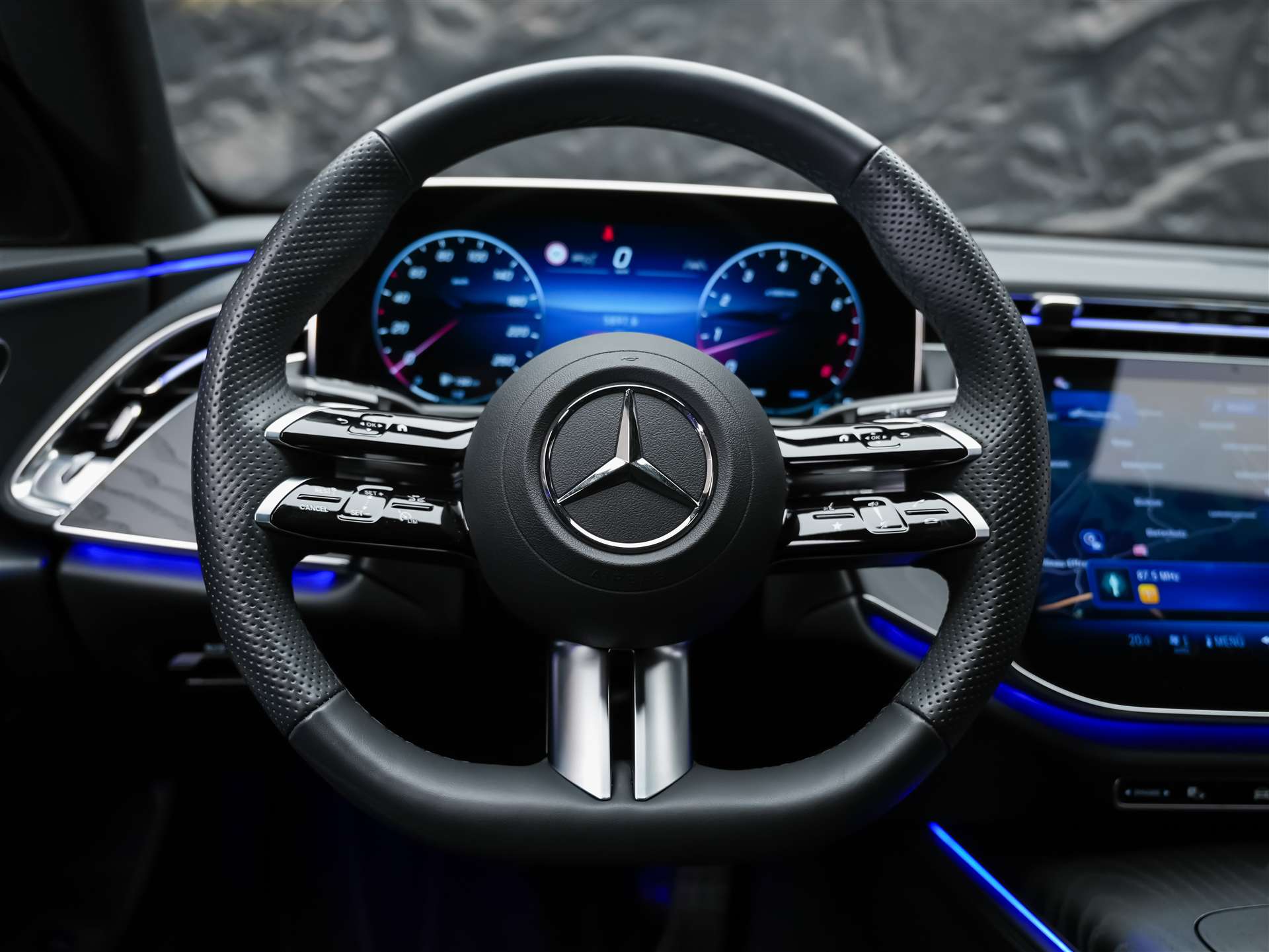 MERCEDES-BENZ E 200 AMG Line 9G-Tronic *Werksgarantie*21" Felgen*Lenkradheizung*-image-26