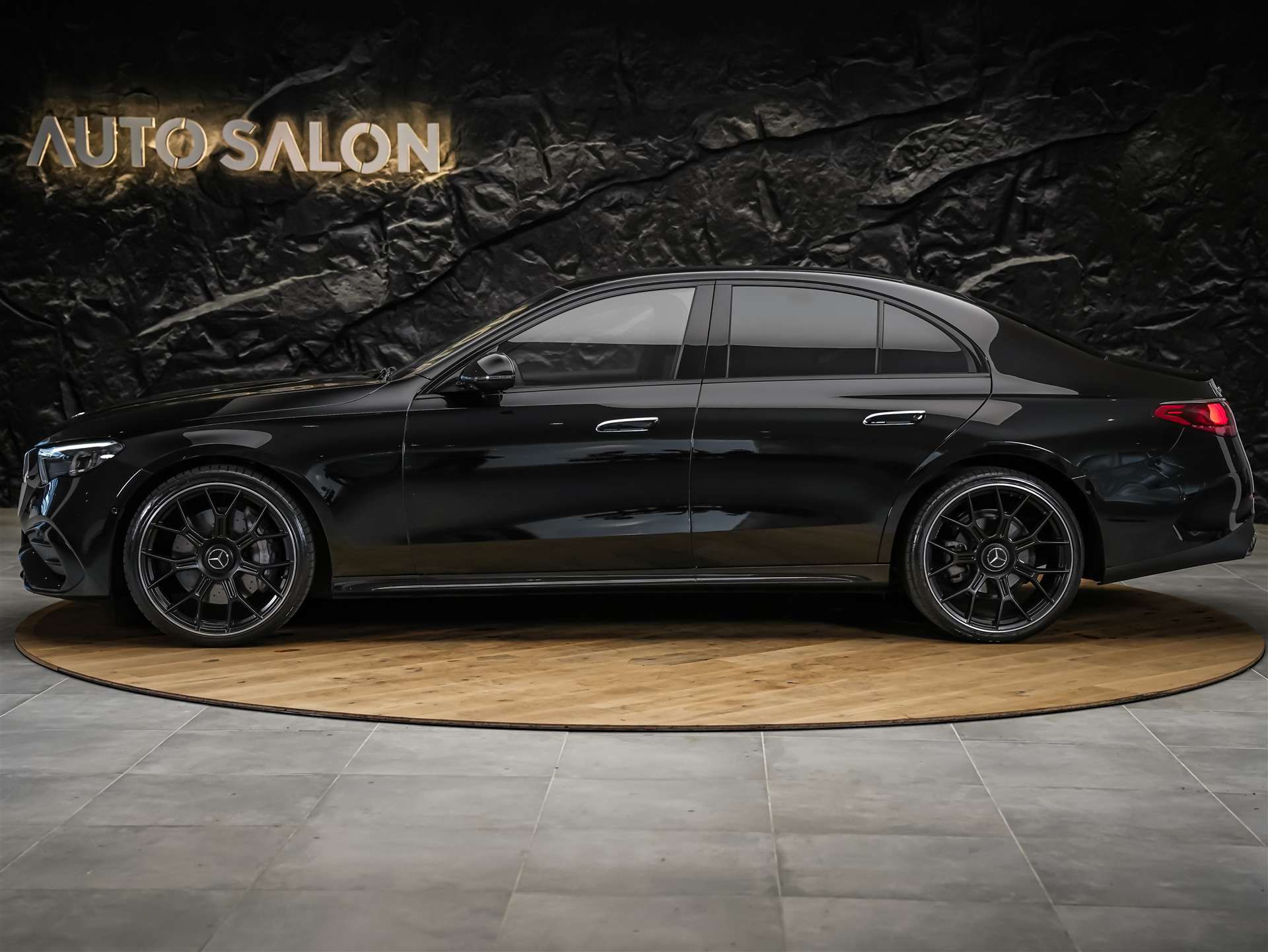MERCEDES-BENZ E 200 AMG Line 9G-Tronic *Werksgarantie*21" Felgen*Lenkradheizung*-showroom-element-2