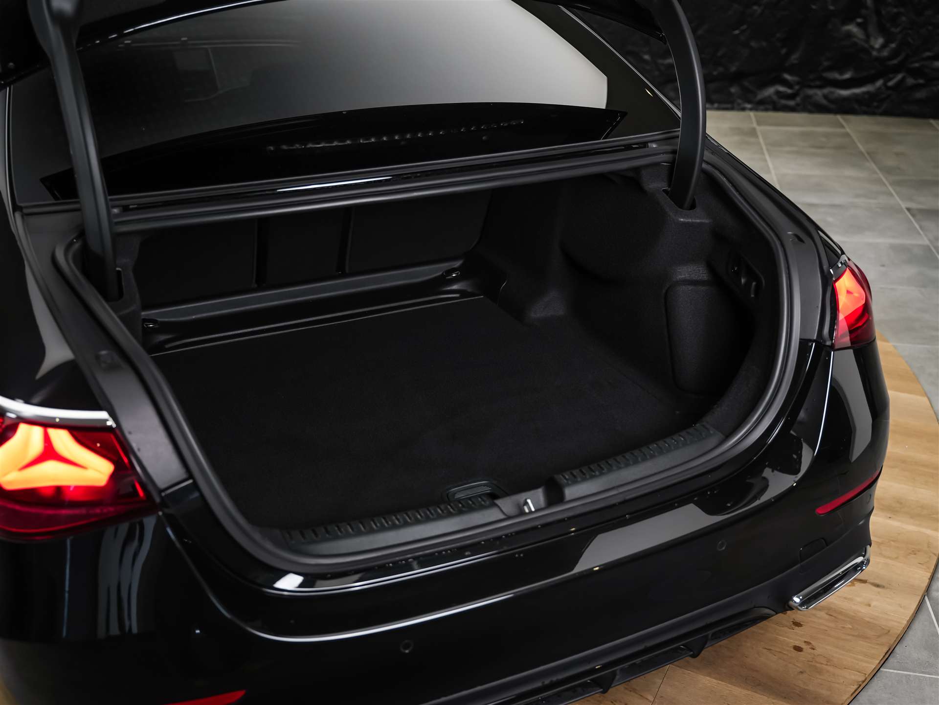 MERCEDES-BENZ E 200 AMG Line 9G-Tronic *Werksgarantie*21" Felgen*Lenkradheizung*-image-42