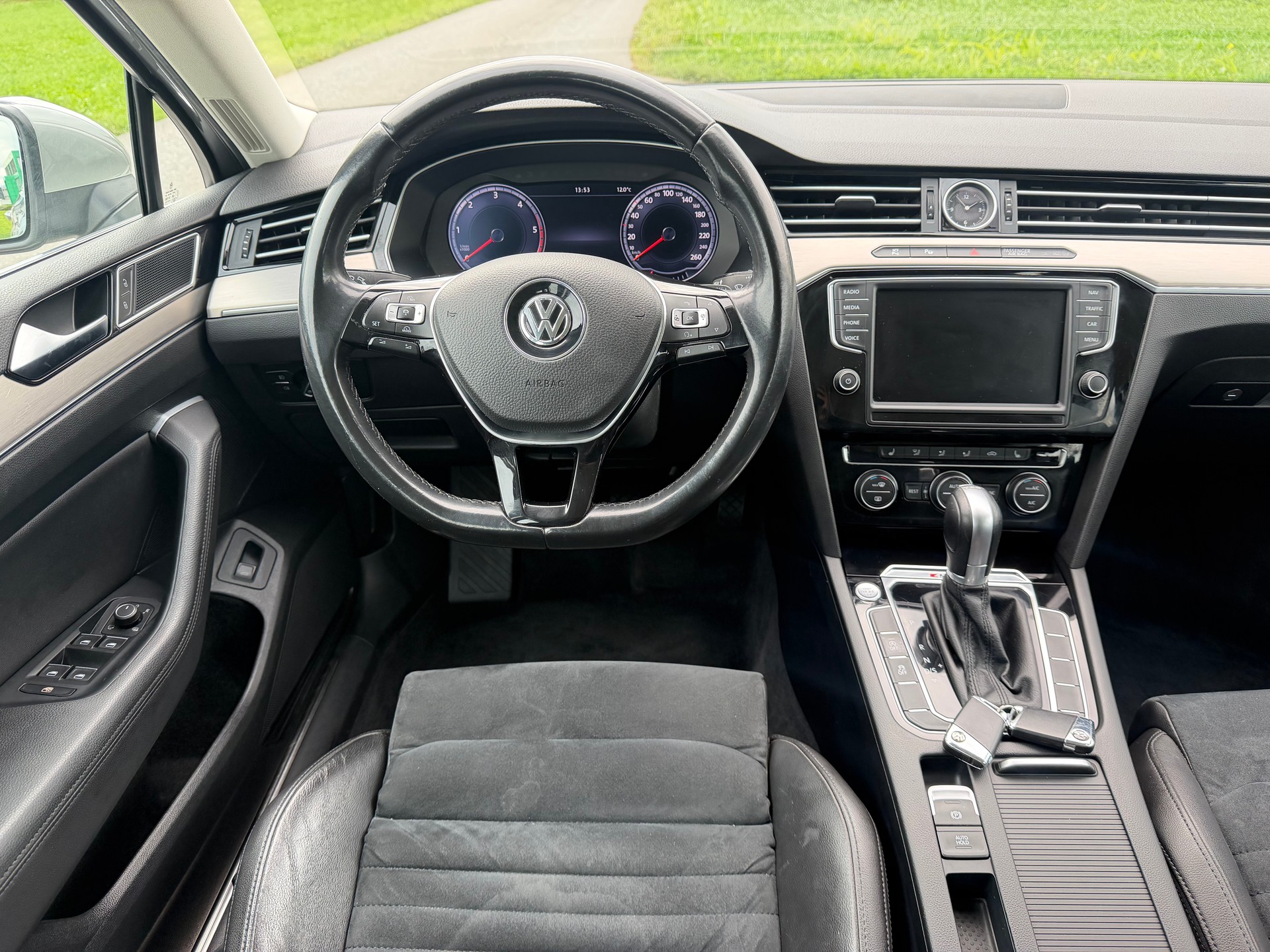 VW Passat Variant 2.0 TDI BMT Highline DSG 4Motion-image-10