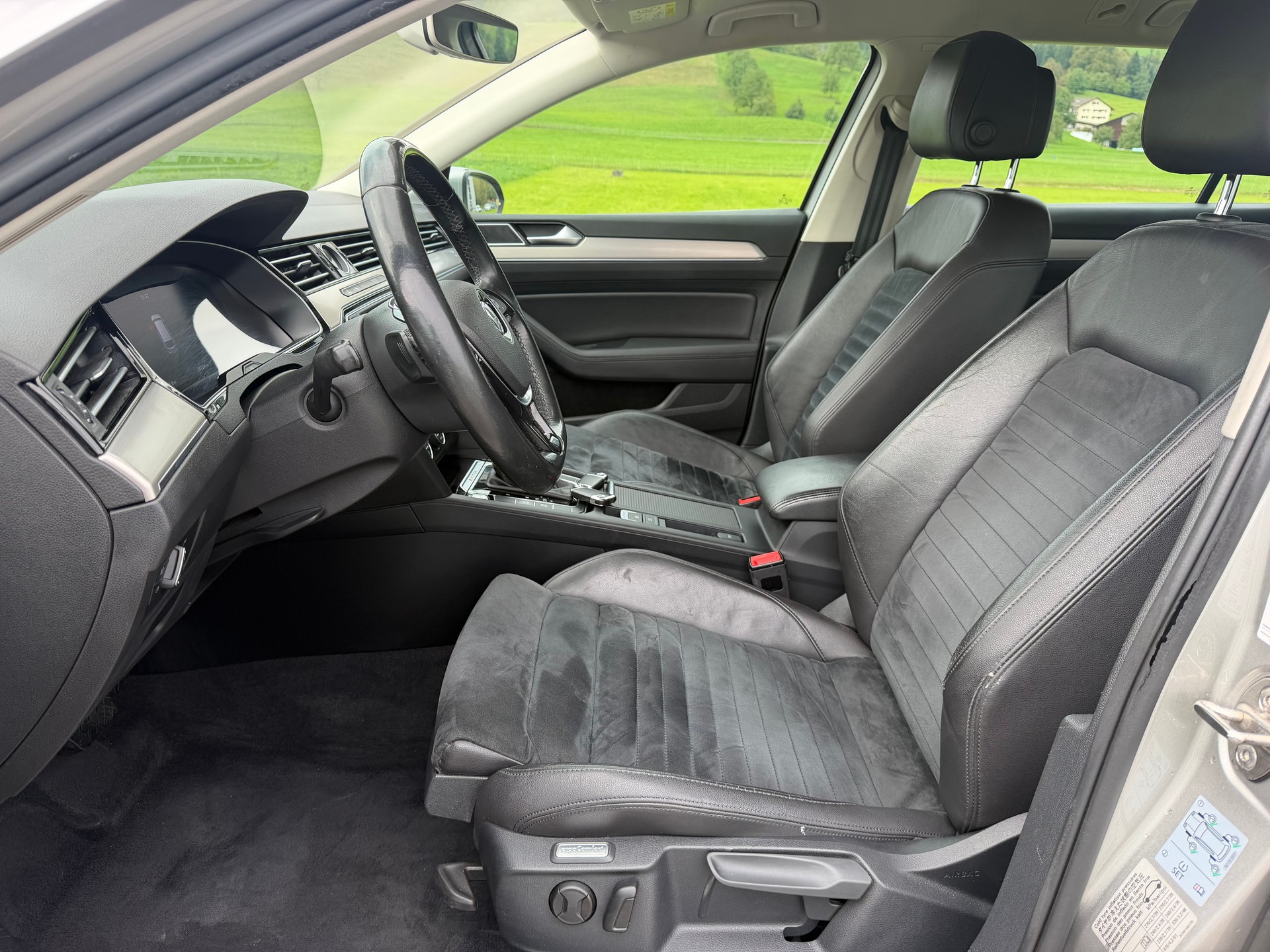 VW Passat Variant 2.0 TDI BMT Highline DSG 4Motion-image-7
