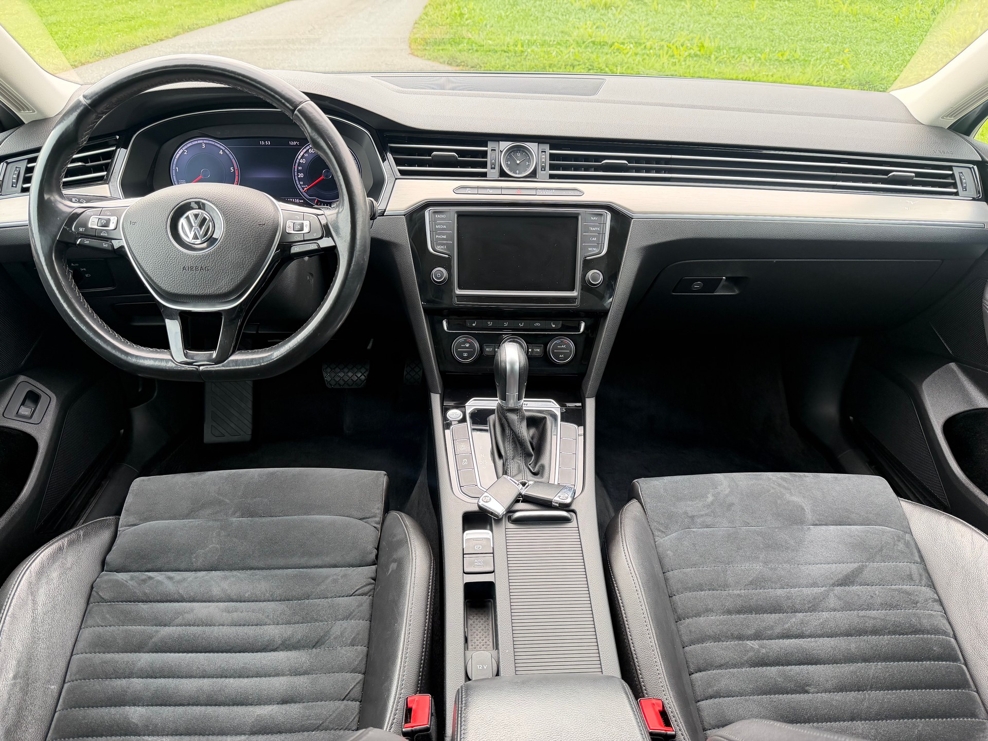 VW Passat Variant 2.0 TDI BMT Highline DSG 4Motion-image-9