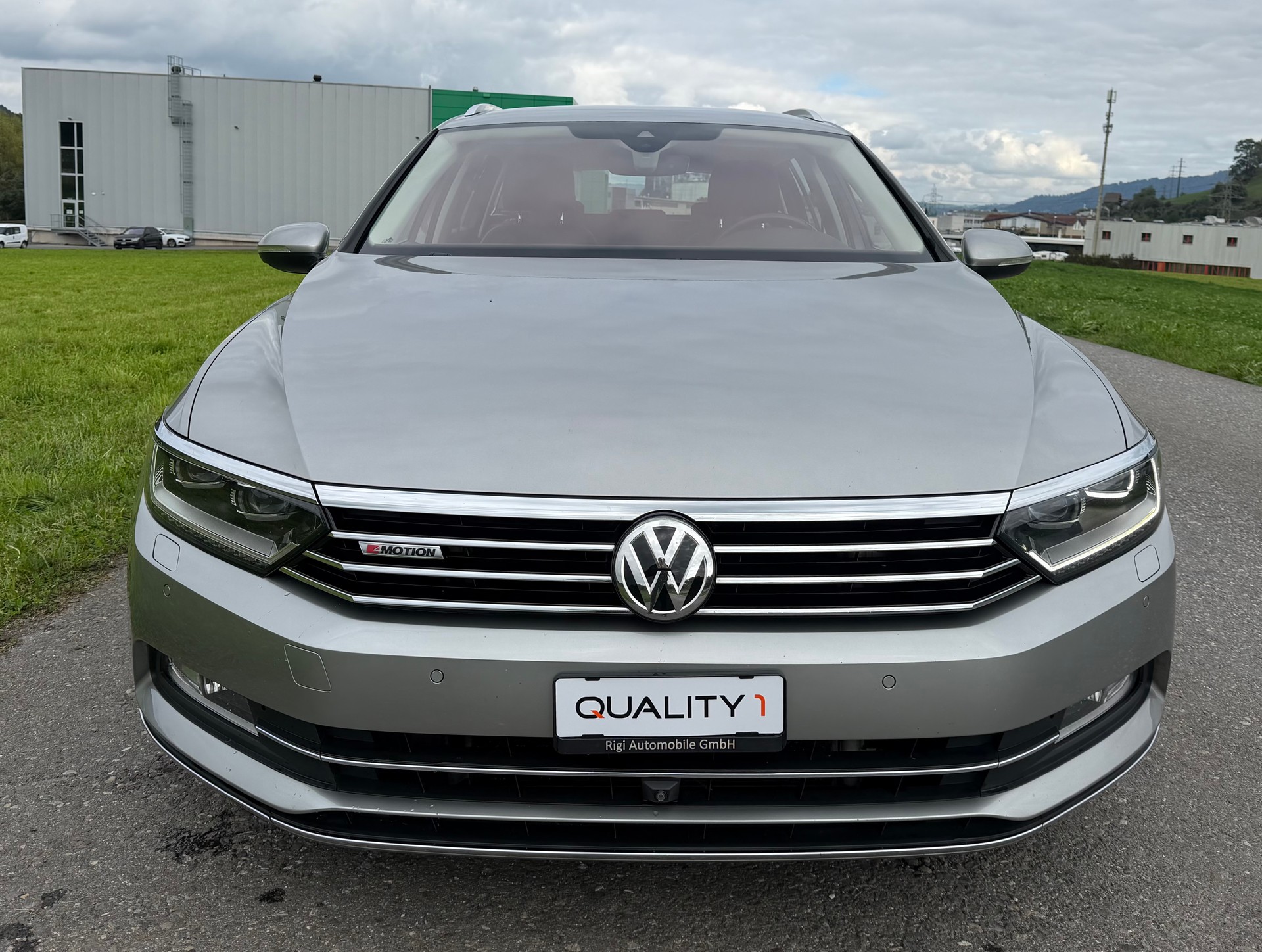 VW Passat Variant 2.0 TDI BMT Highline DSG 4Motion-image-2