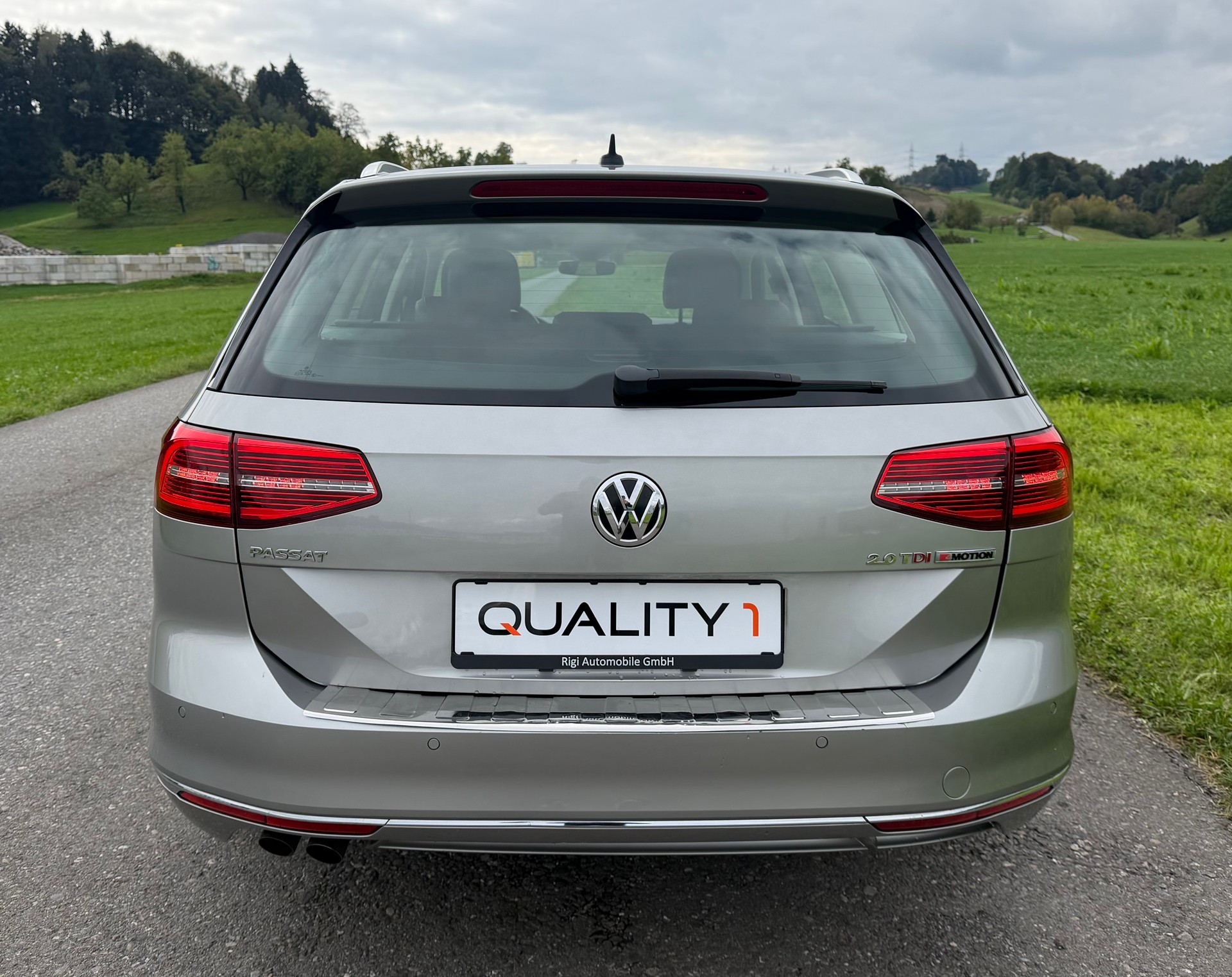 VW Passat Variant 2.0 TDI BMT Highline DSG 4Motion-image-5