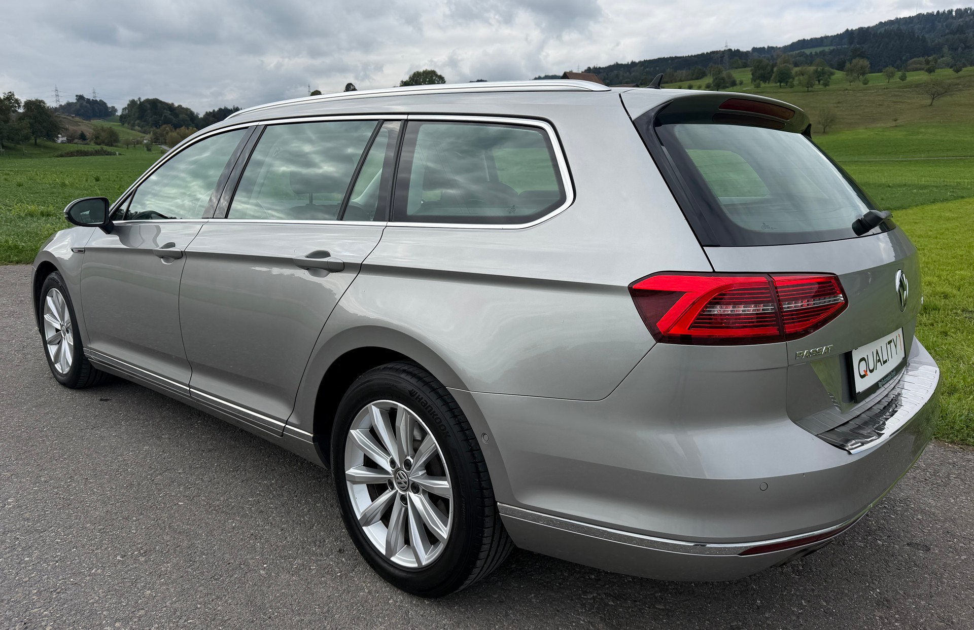 VW Passat Variant 2.0 TDI BMT Highline DSG 4Motion-image-4