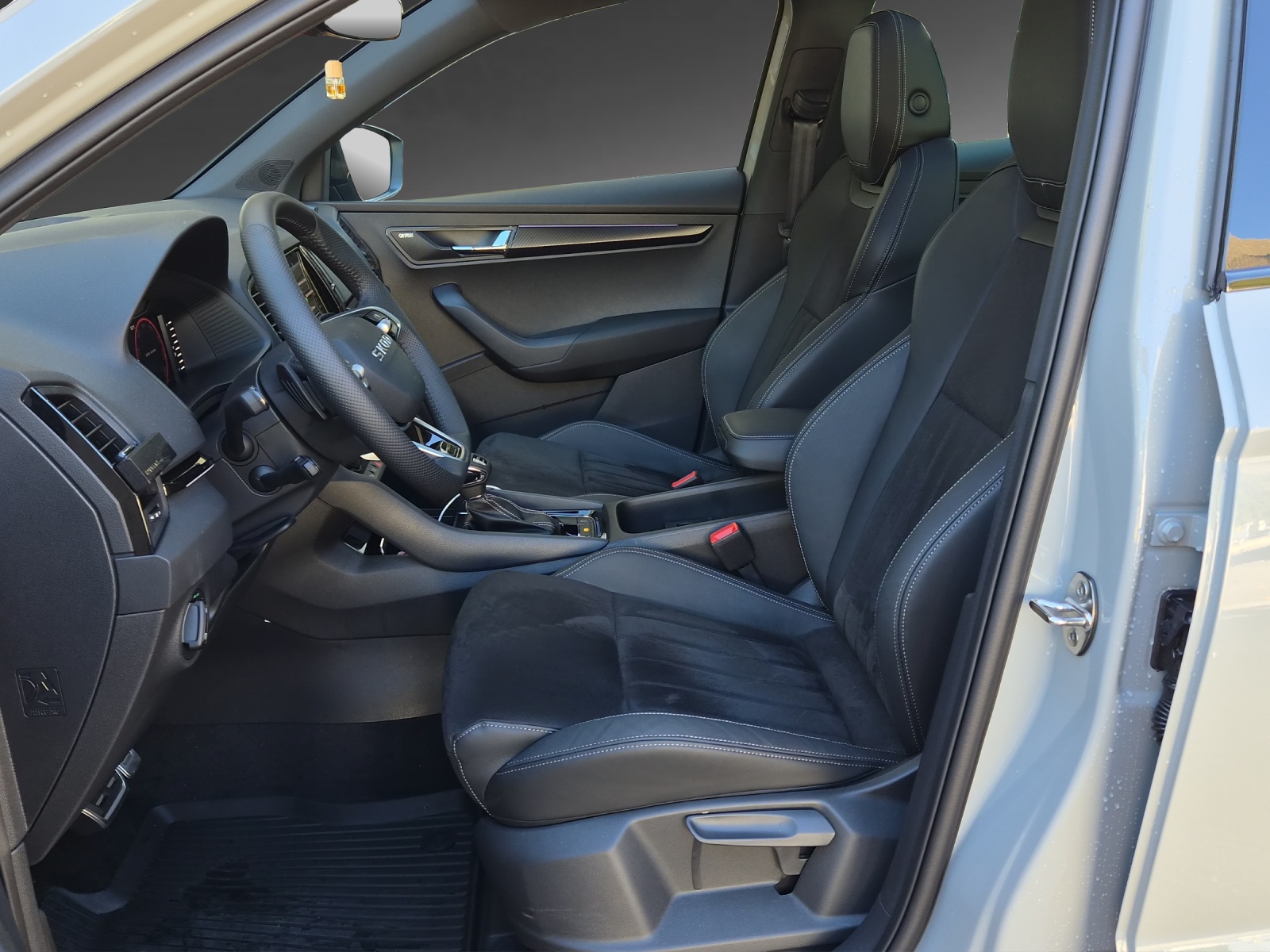 SKODA Karoq 2.0 TSI SportLine 4x4 DSG-image-5