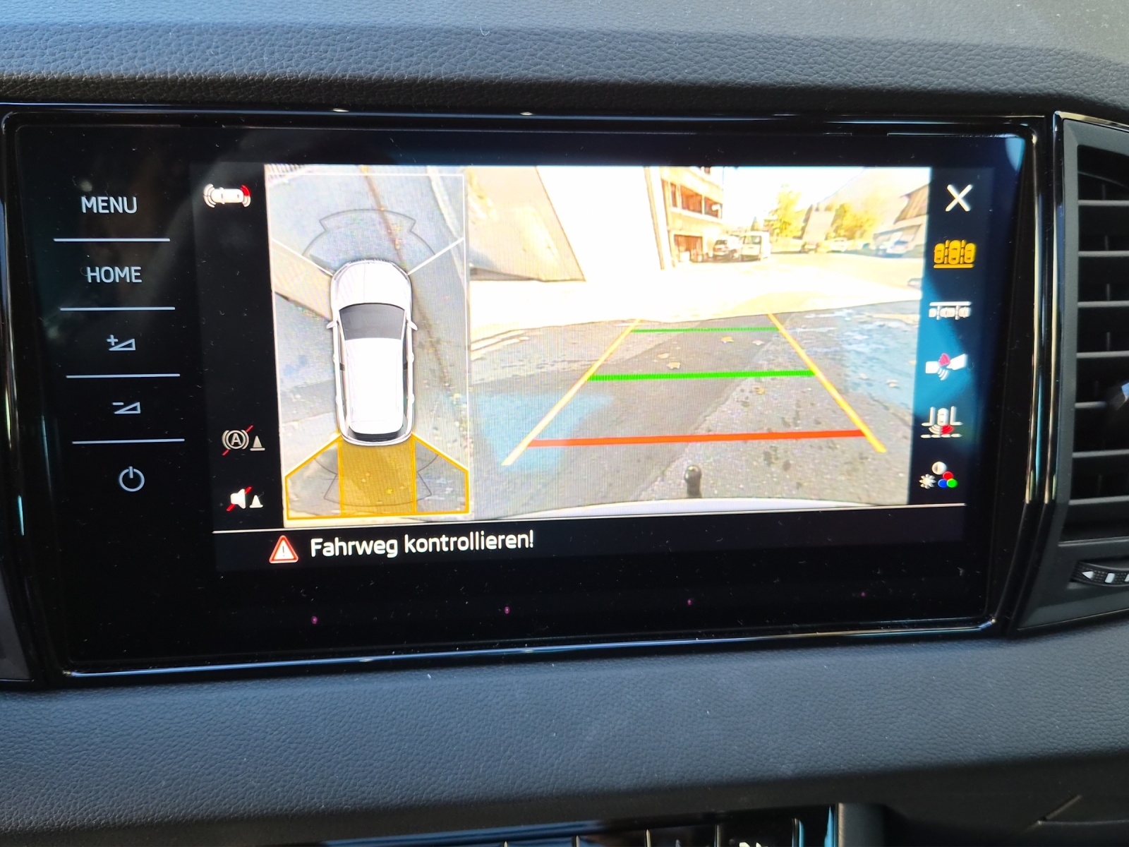 SKODA Karoq 2.0 TSI SportLine 4x4 DSG-image-10