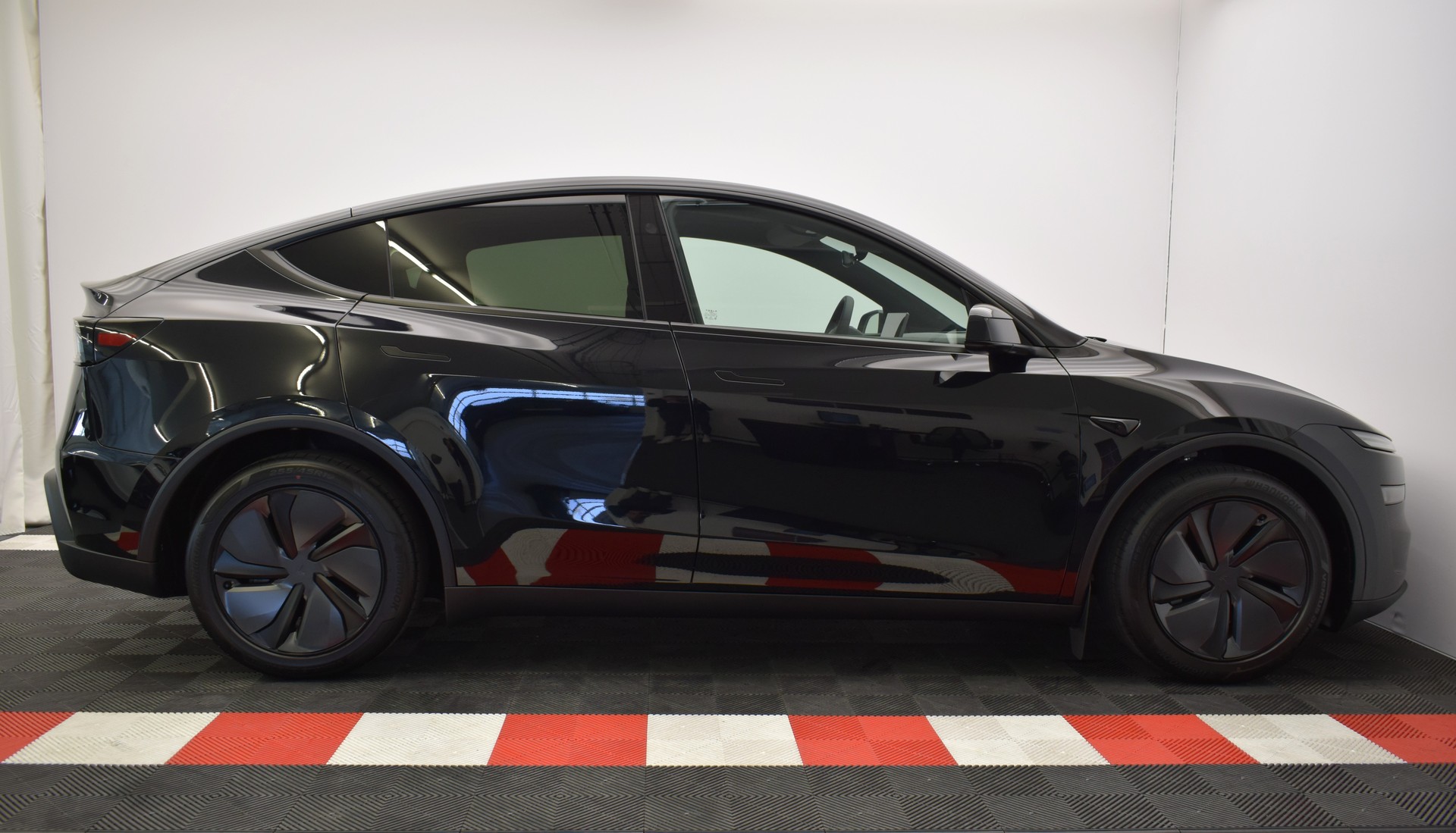 TESLA Model Y Long Range Premium AWD, Neuwagen, CH Typenschein, "Diamond black"-image-11