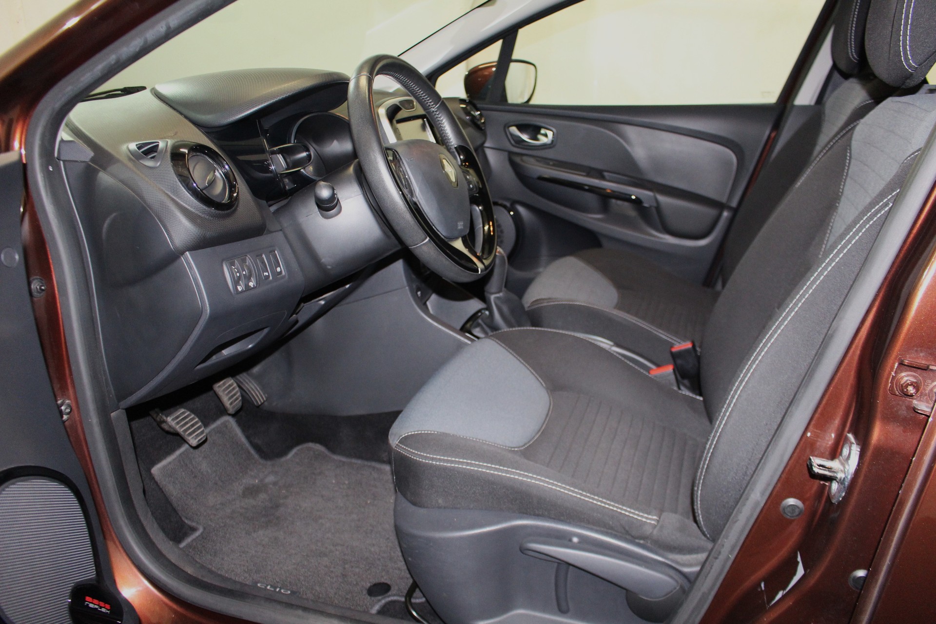 RENAULT Clio 0.9 TCe Swiss Edition S/S-image-6
