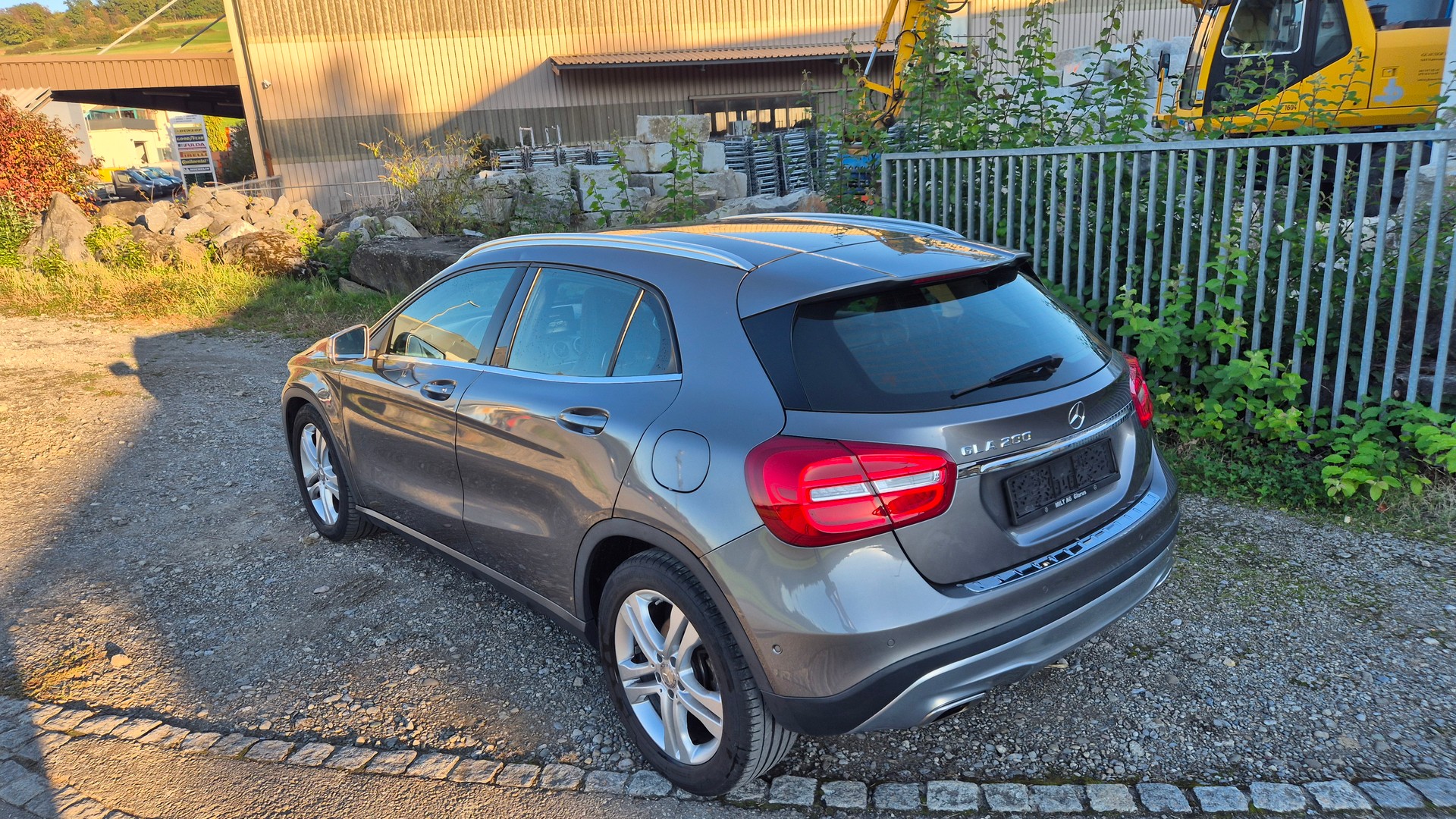 MERCEDES-BENZ GLA 200-image-4
