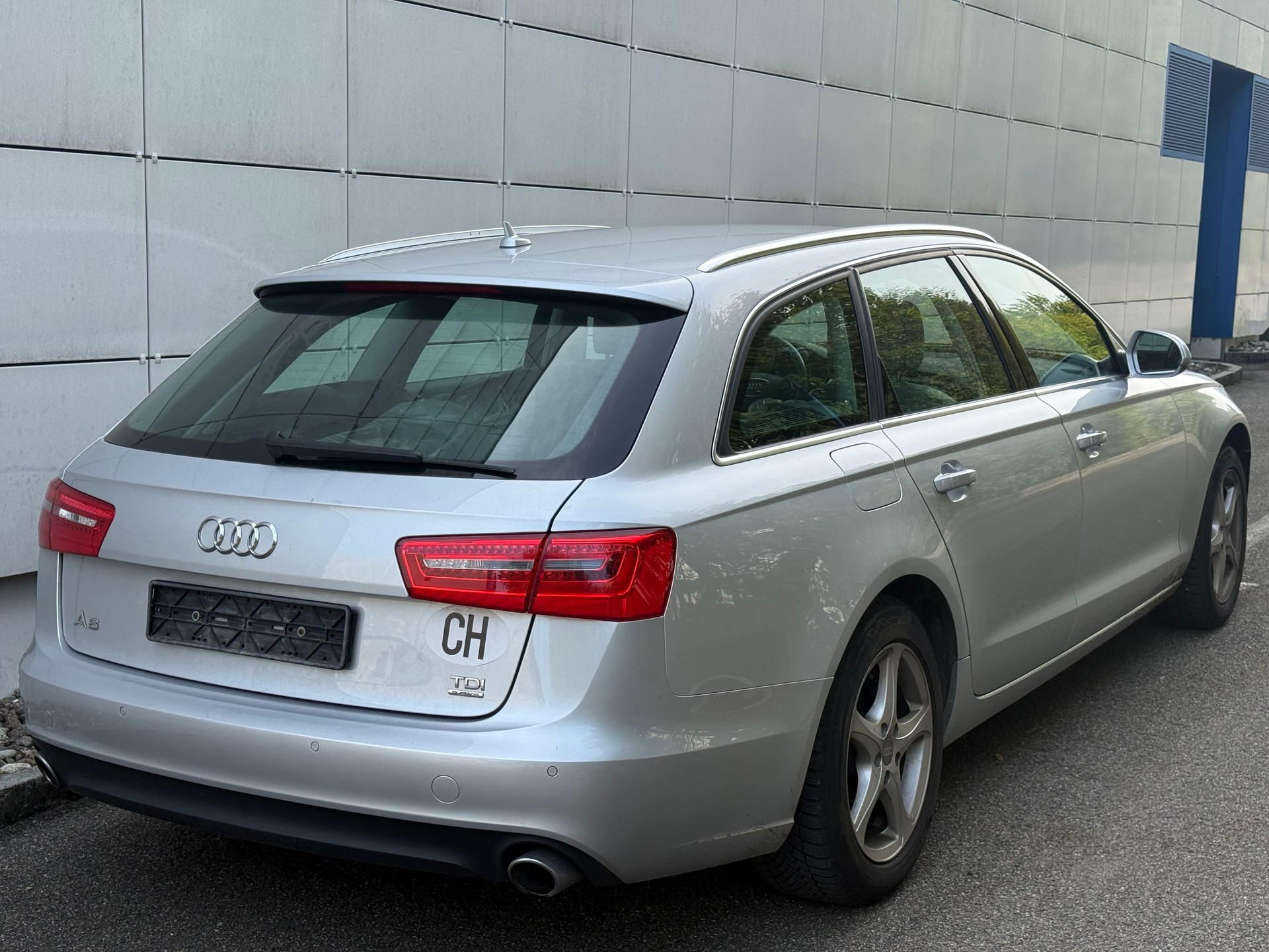 AUDI A6 Avant 3.0 TDI V6 quattro S-tronic-image-4