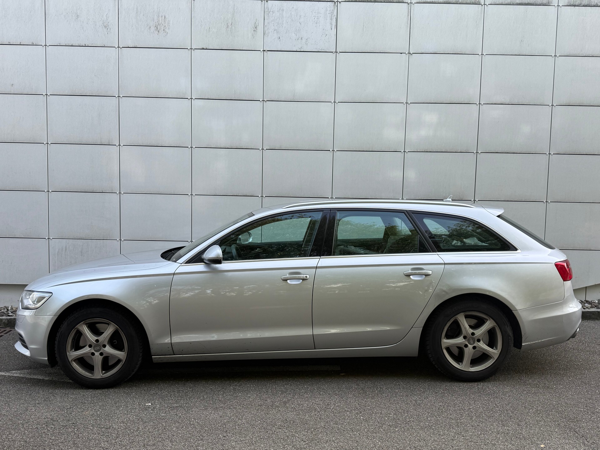 AUDI A6 Avant 3.0 TDI V6 quattro S-tronic-image-2