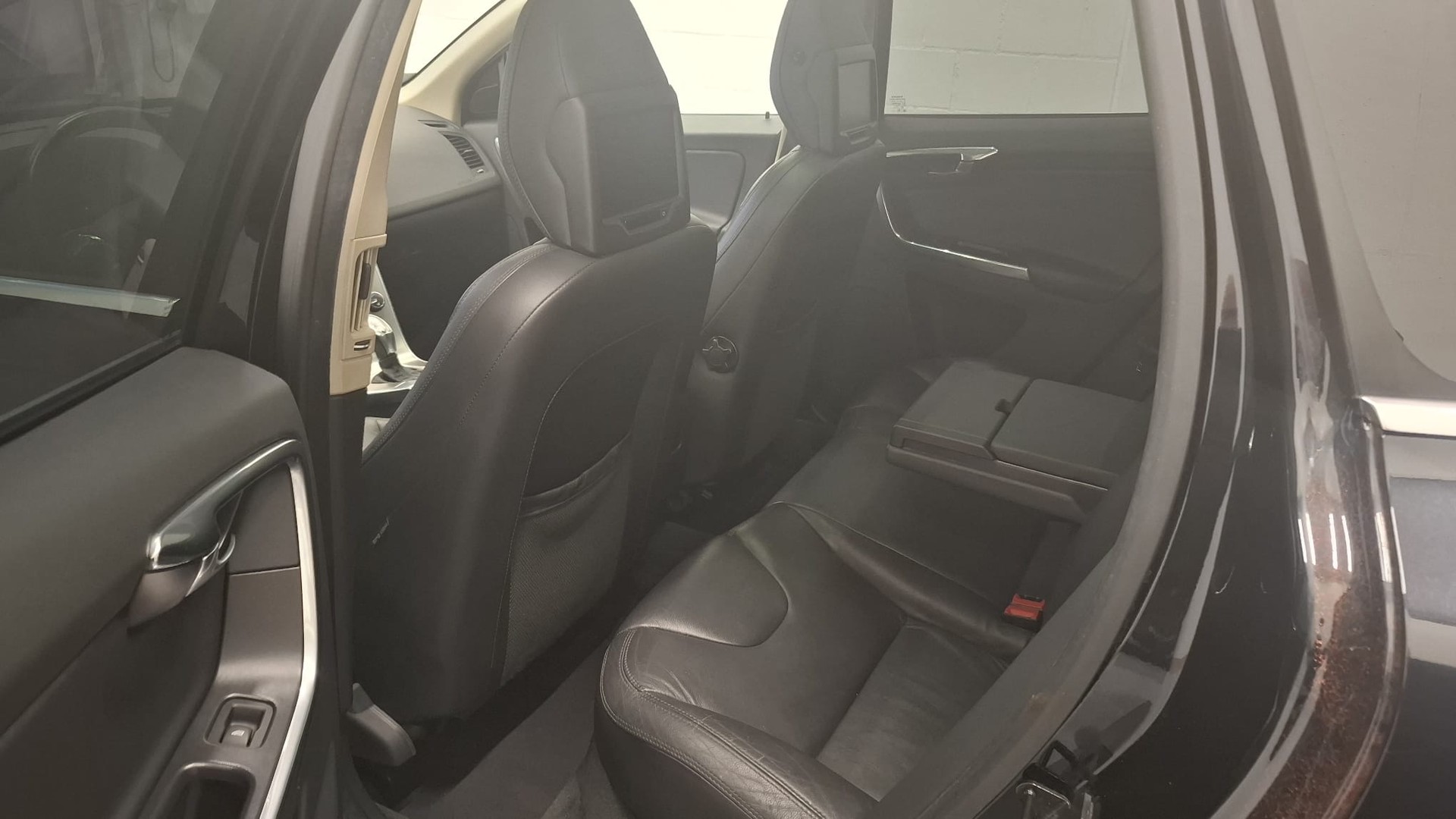 VOLVO XC60 T6 AWD Momentum Geartronic-image-6