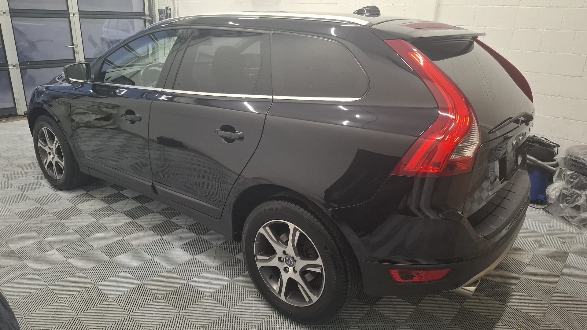 VOLVO XC60 T6 AWD Momentum Geartronic-image-3