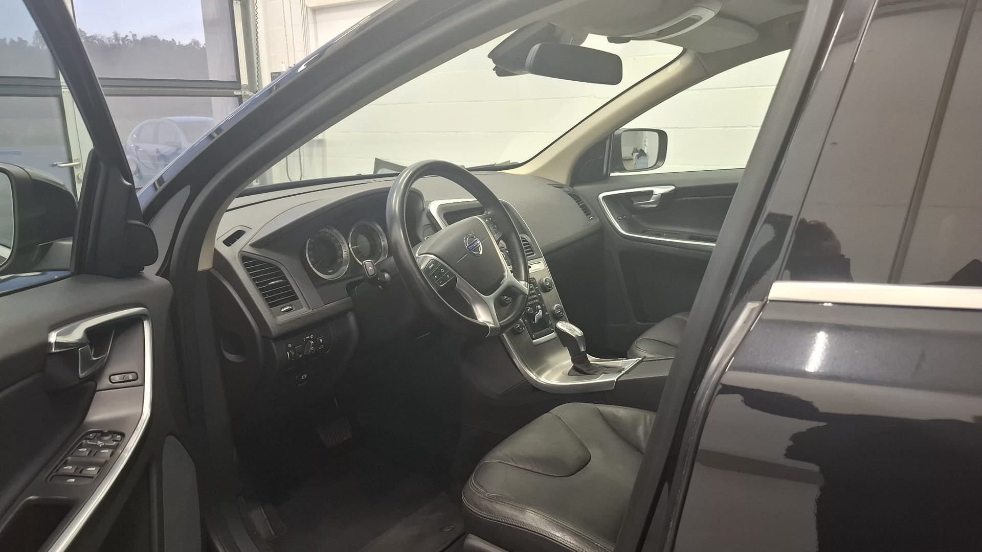VOLVO XC60 T6 AWD Momentum Geartronic-image-7