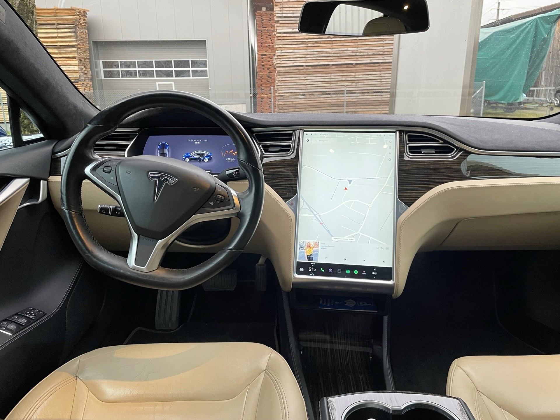 TESLA Model S 85-image-4