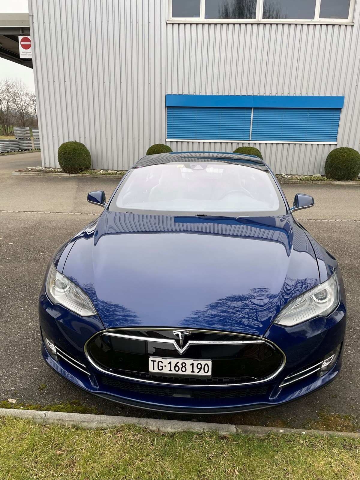 TESLA Model S 85-image-1