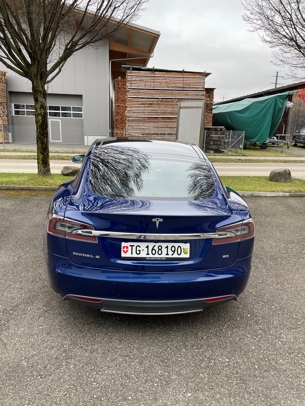 TESLA Model S 85-image-3