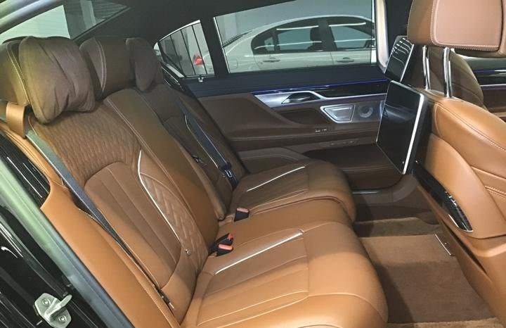 BMW M760Li xDrive Steptronic-image-11