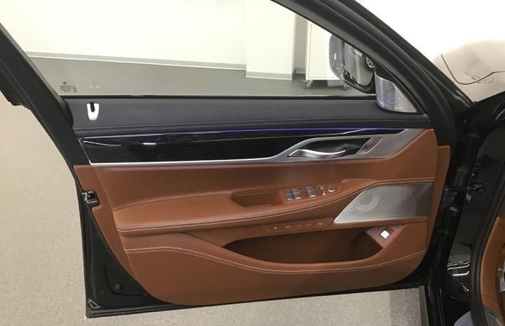 BMW M760Li xDrive Steptronic-image-7