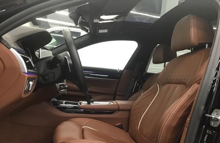 BMW M760Li xDrive Steptronic-image-8