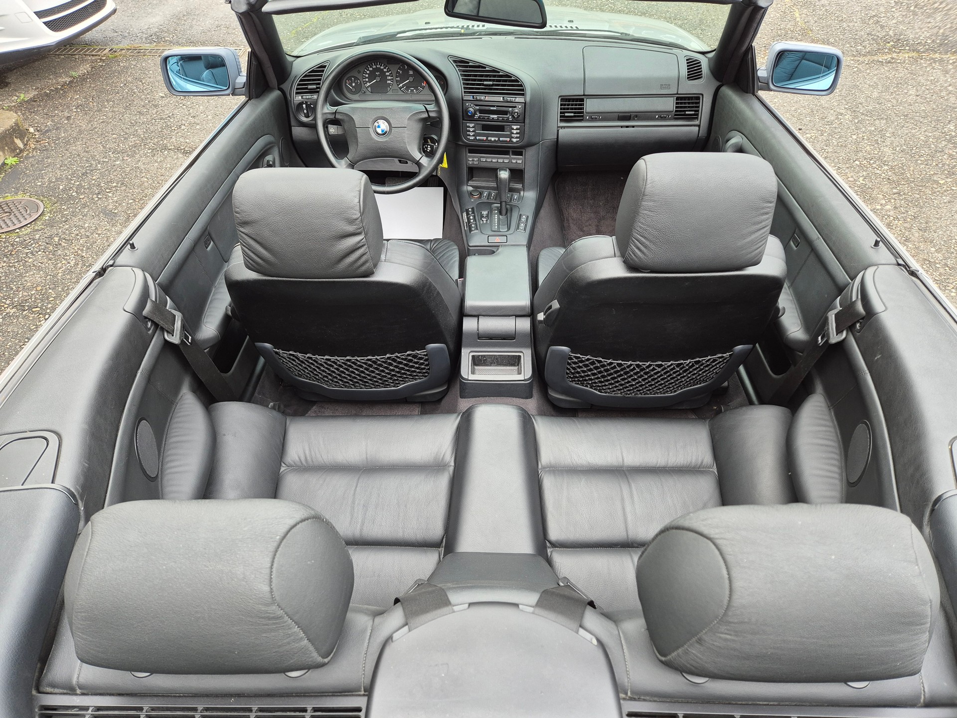 BMW 328i A Cabrio-image-17