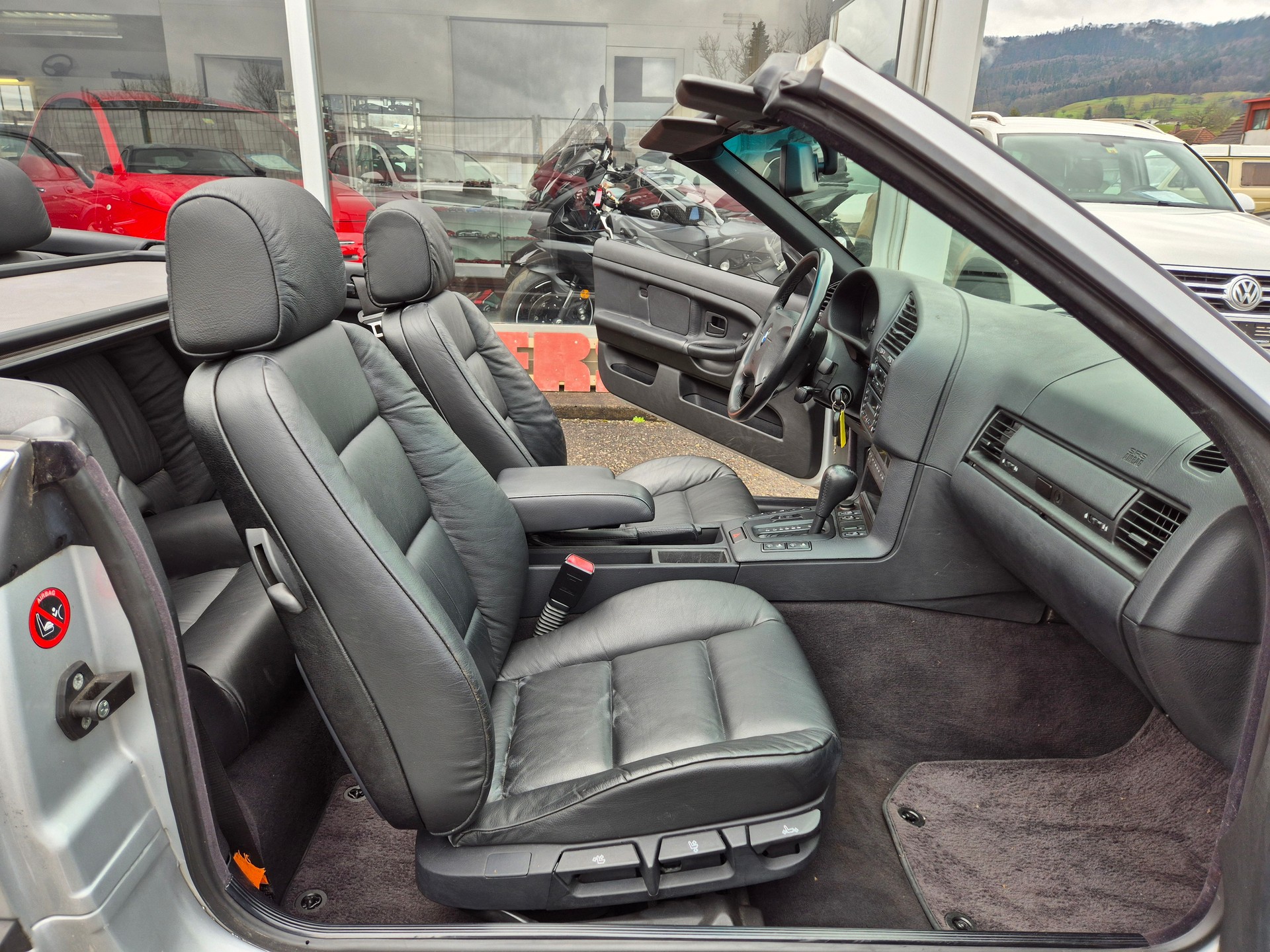 BMW 328i A Cabrio-image-15