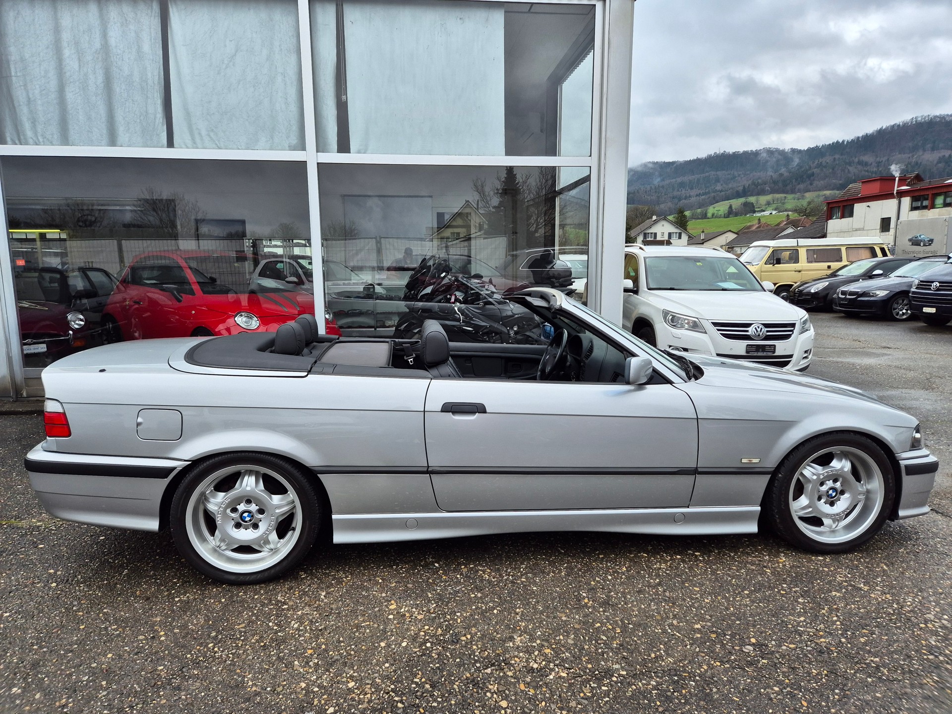 BMW 328i A Cabrio-image-10