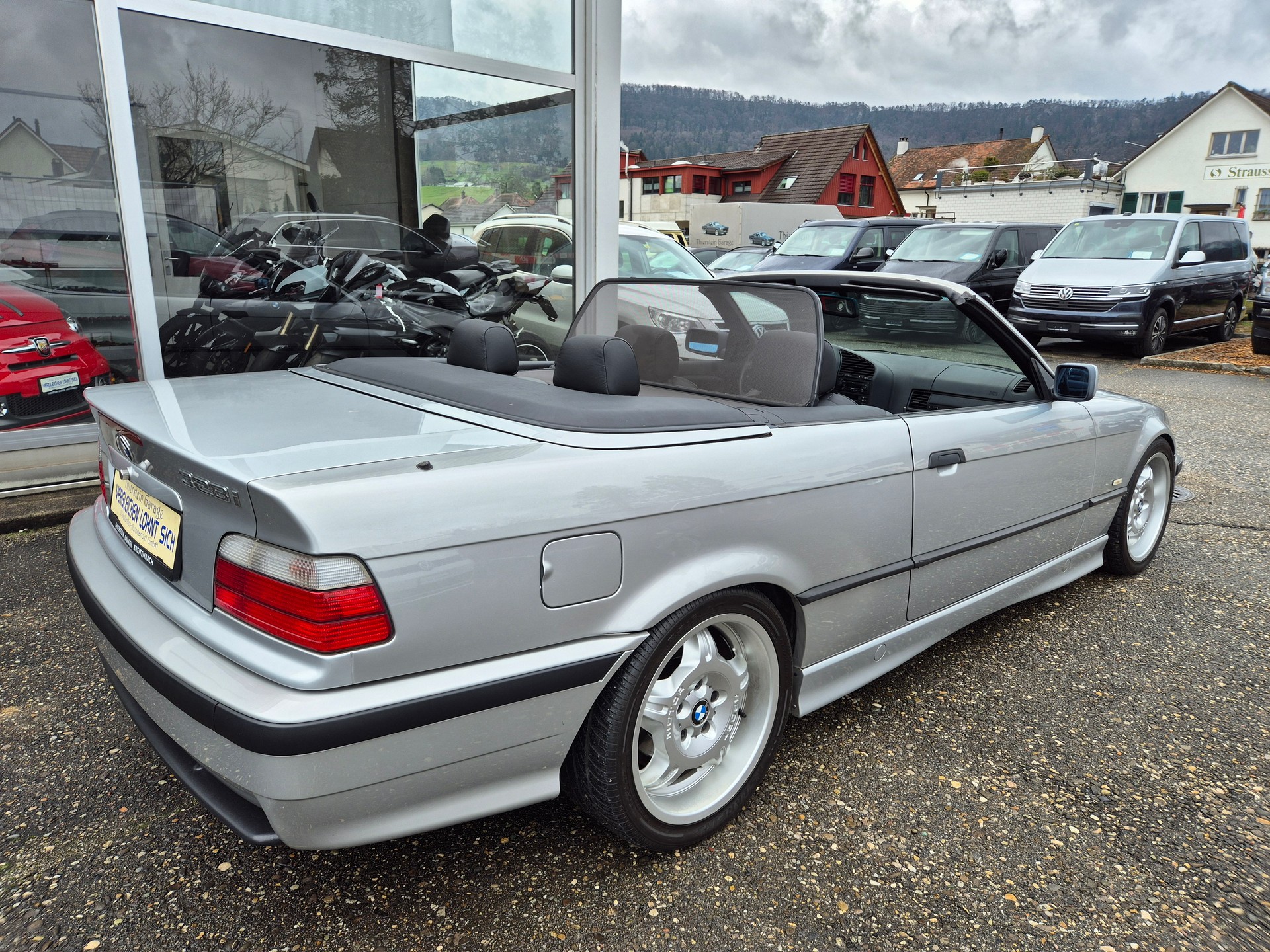 BMW 328i A Cabrio-image-9