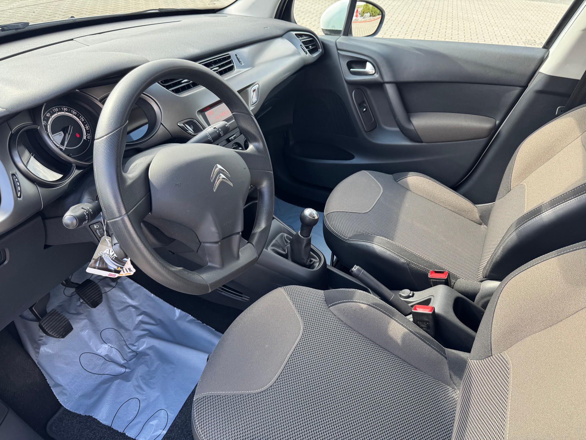 CITROEN C3 1.2i Exclusive-image-4