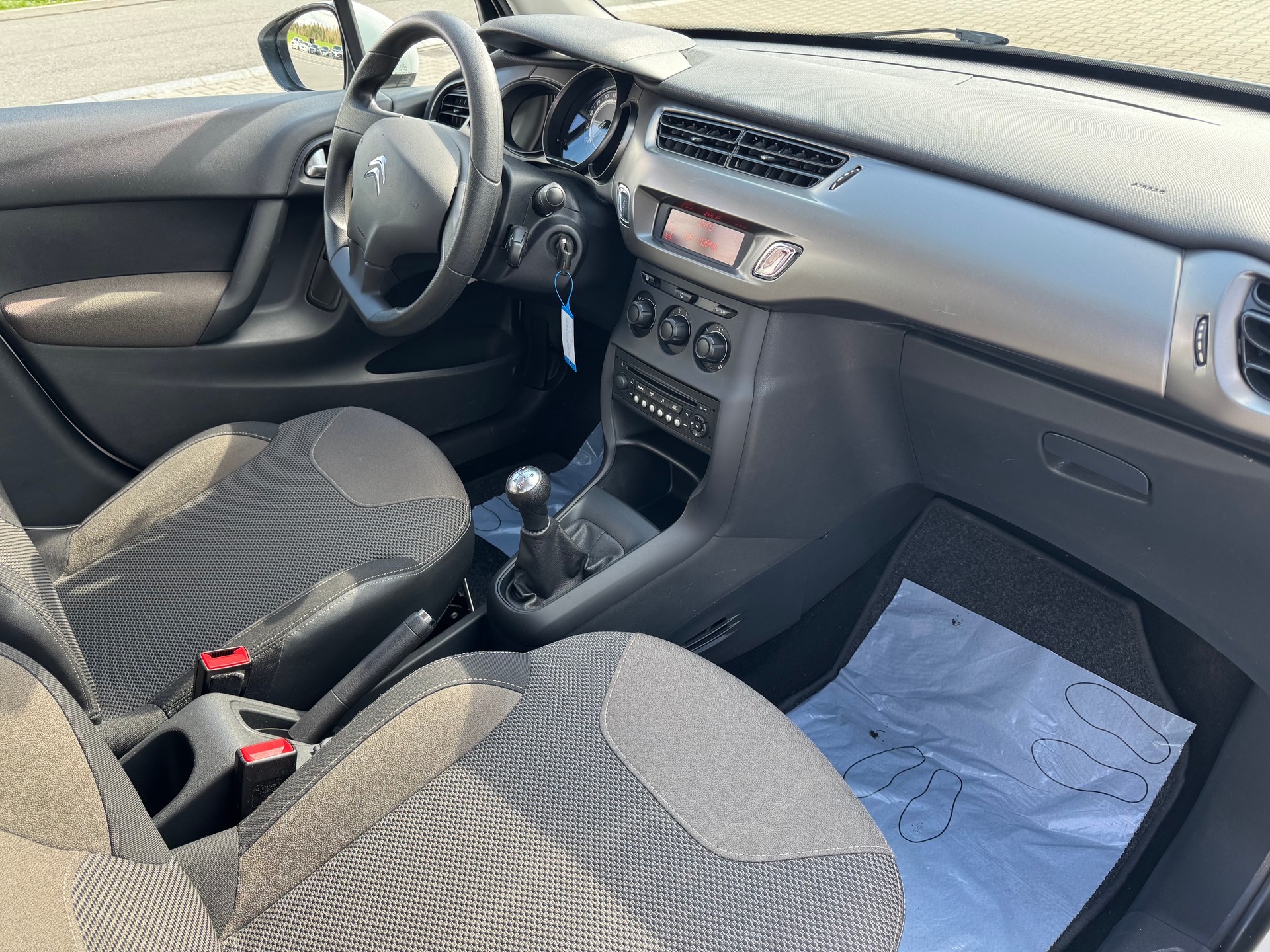 CITROEN C3 1.2i Exclusive-image-6