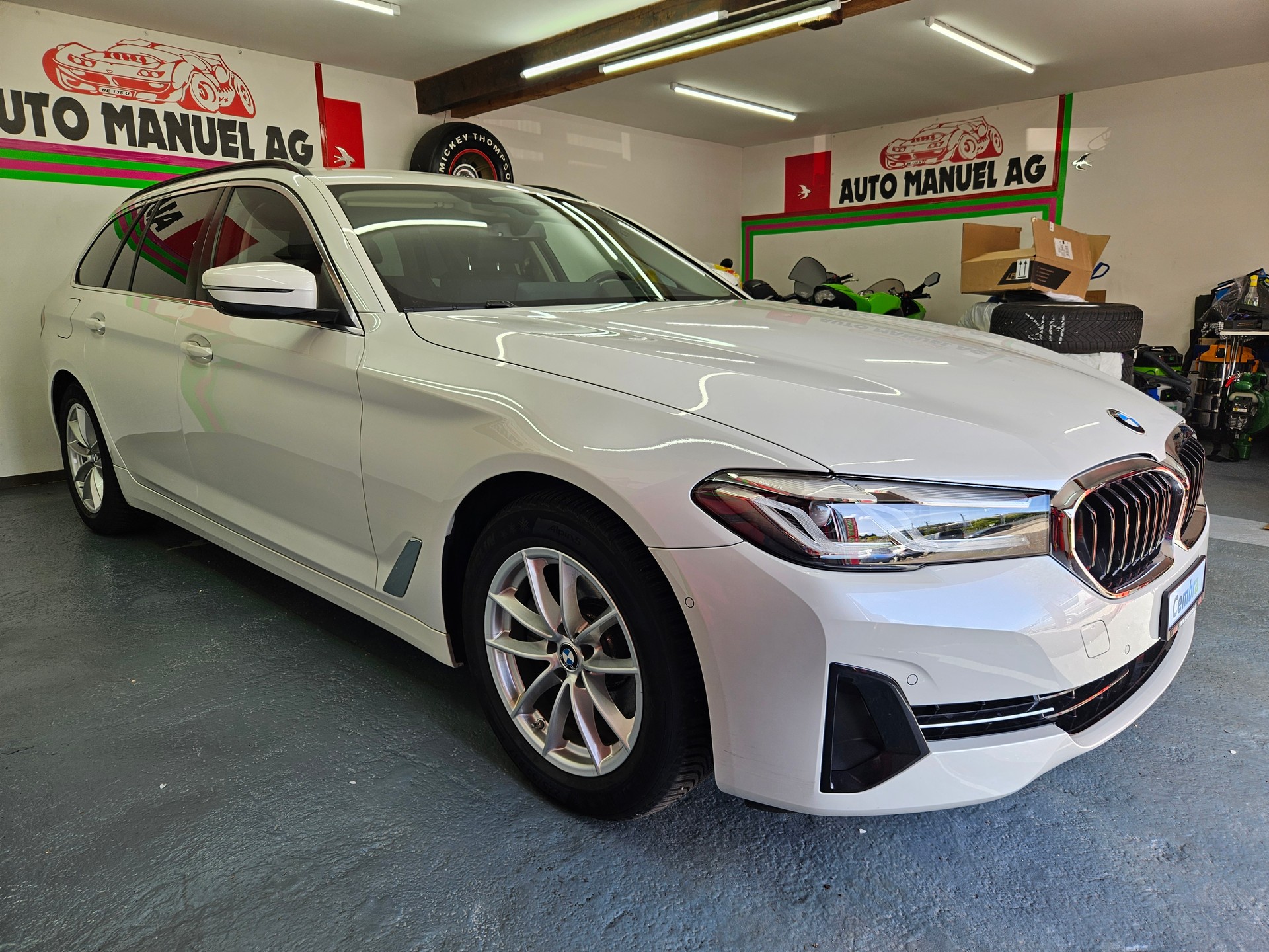 BMW 520d xDrive 48V Touring Steptronic-image-1