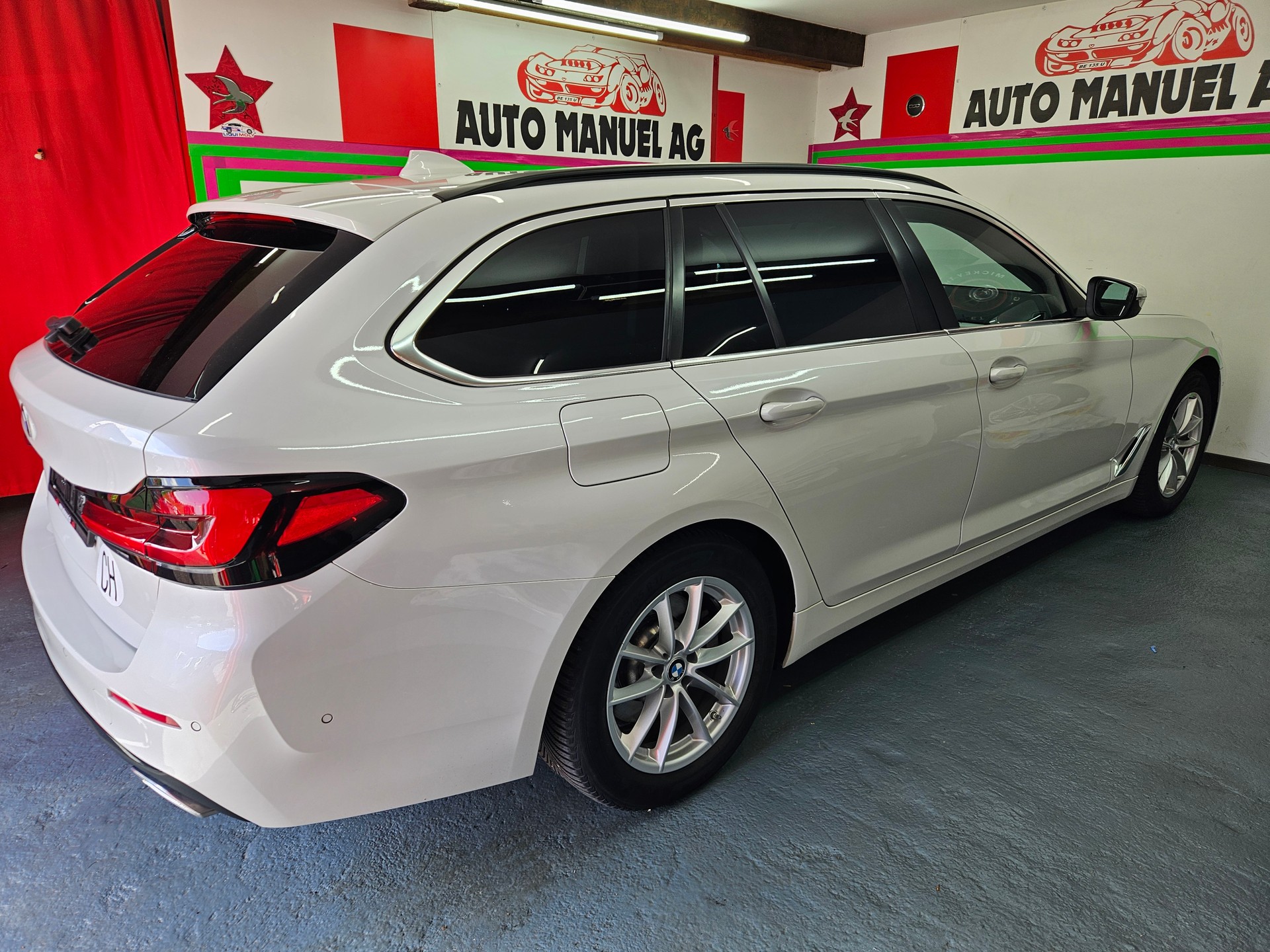 BMW 520d xDrive 48V Touring Steptronic-image-7