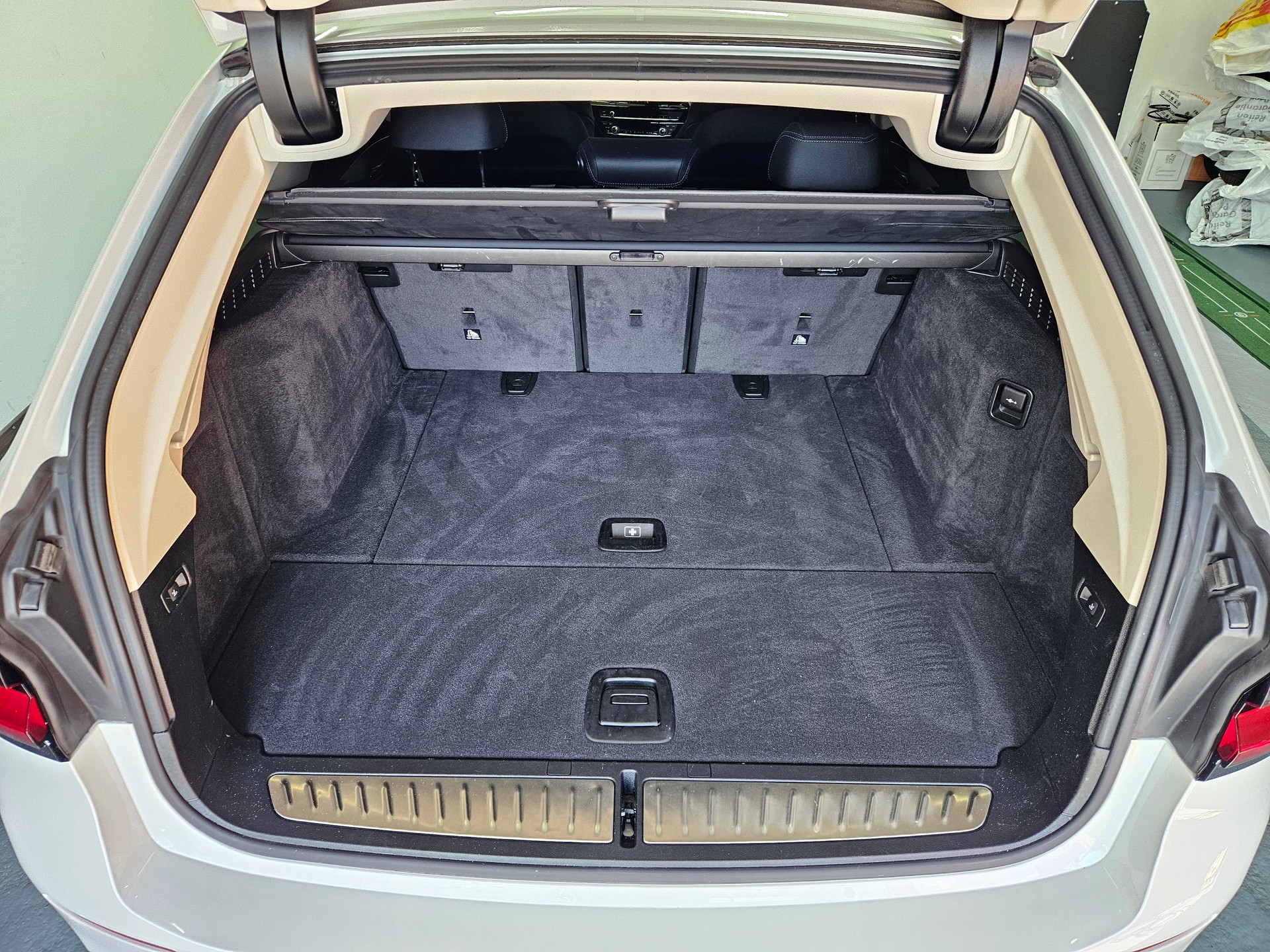 BMW 520d xDrive 48V Touring Steptronic-image-14