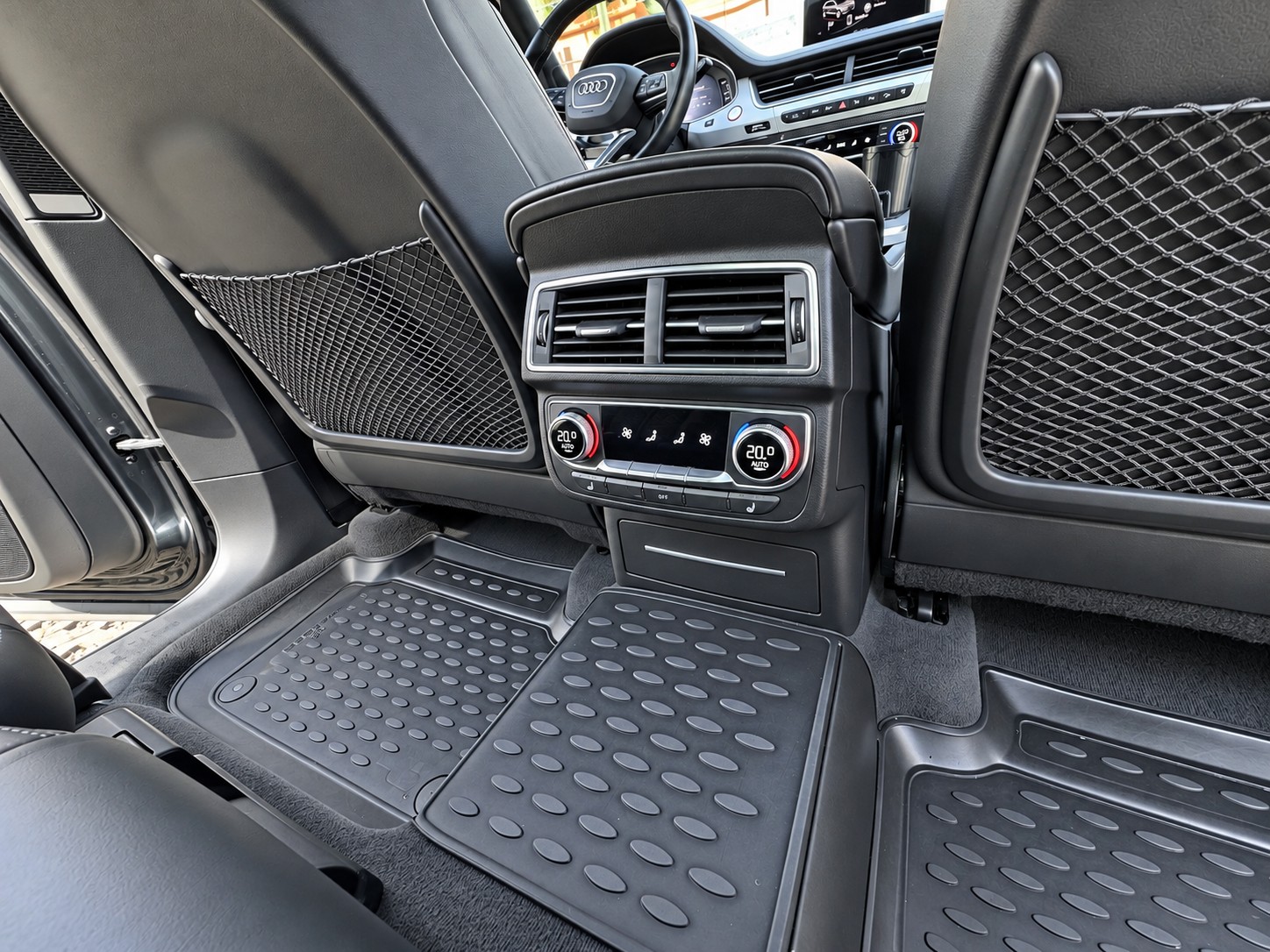 AUDI SQ7 4.0 TDI quattro tiptronic-image-12