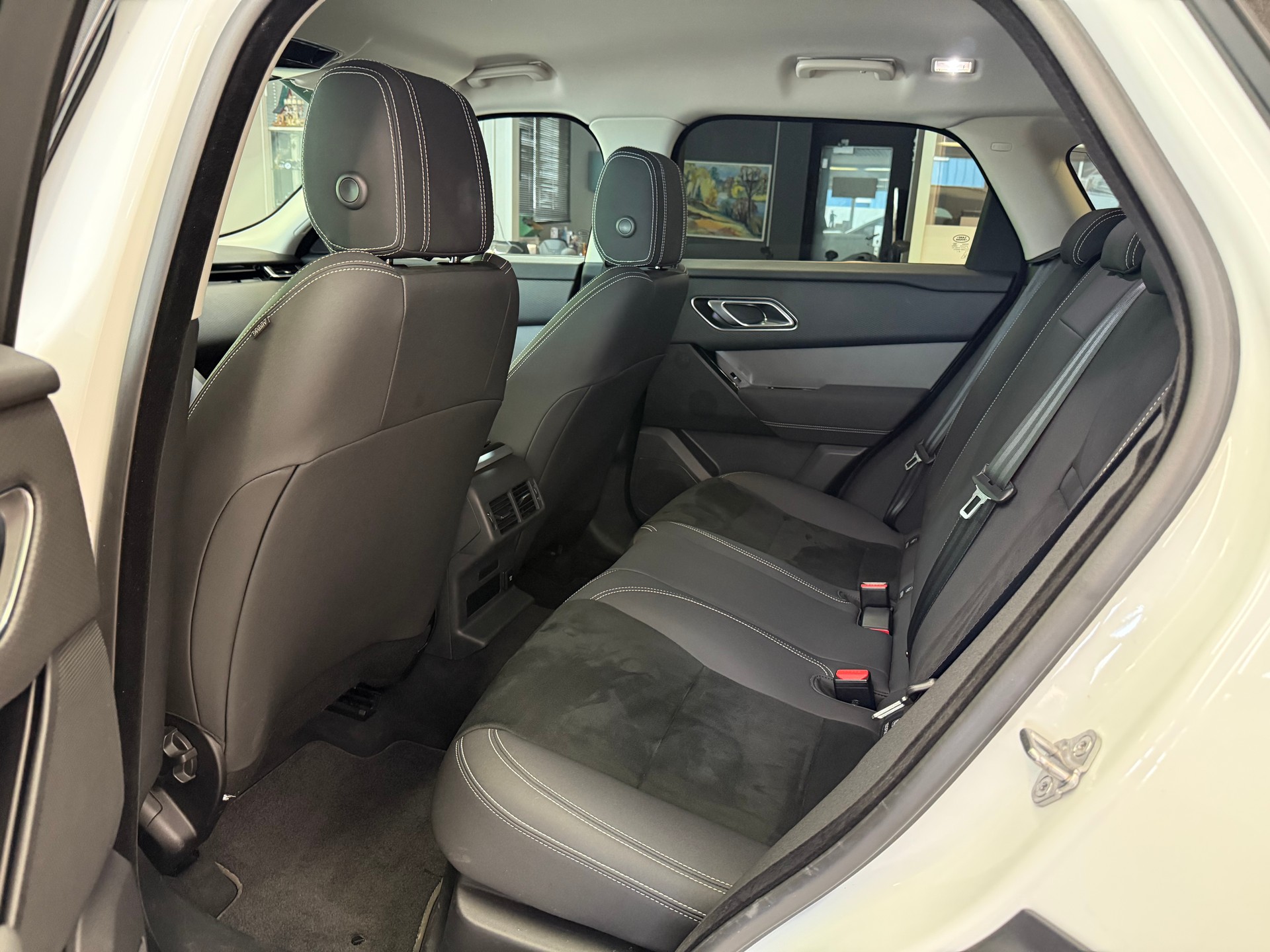 LAND ROVER RANGE ROVER VELAR-image-13