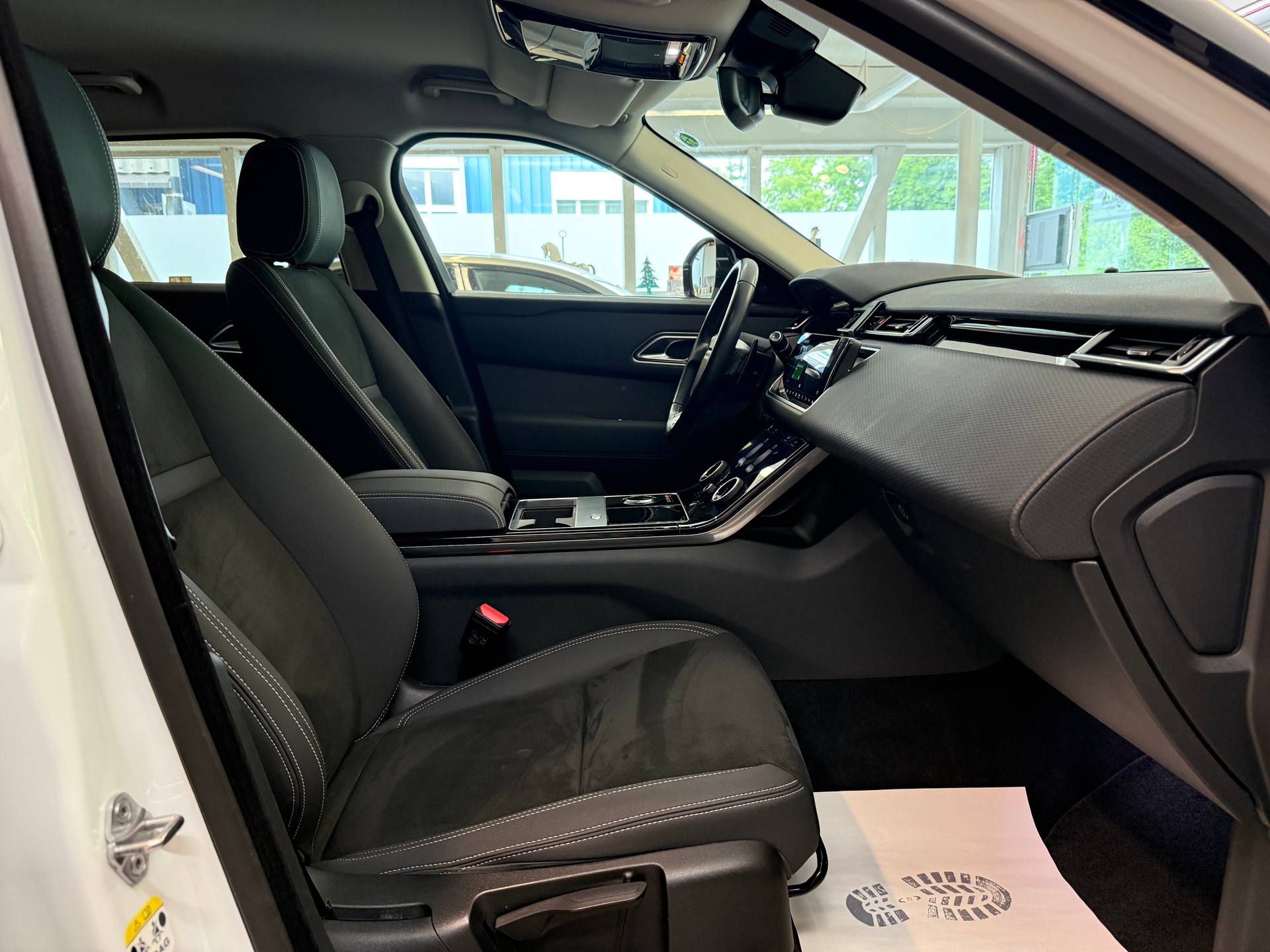 LAND ROVER RANGE ROVER VELAR-image-15