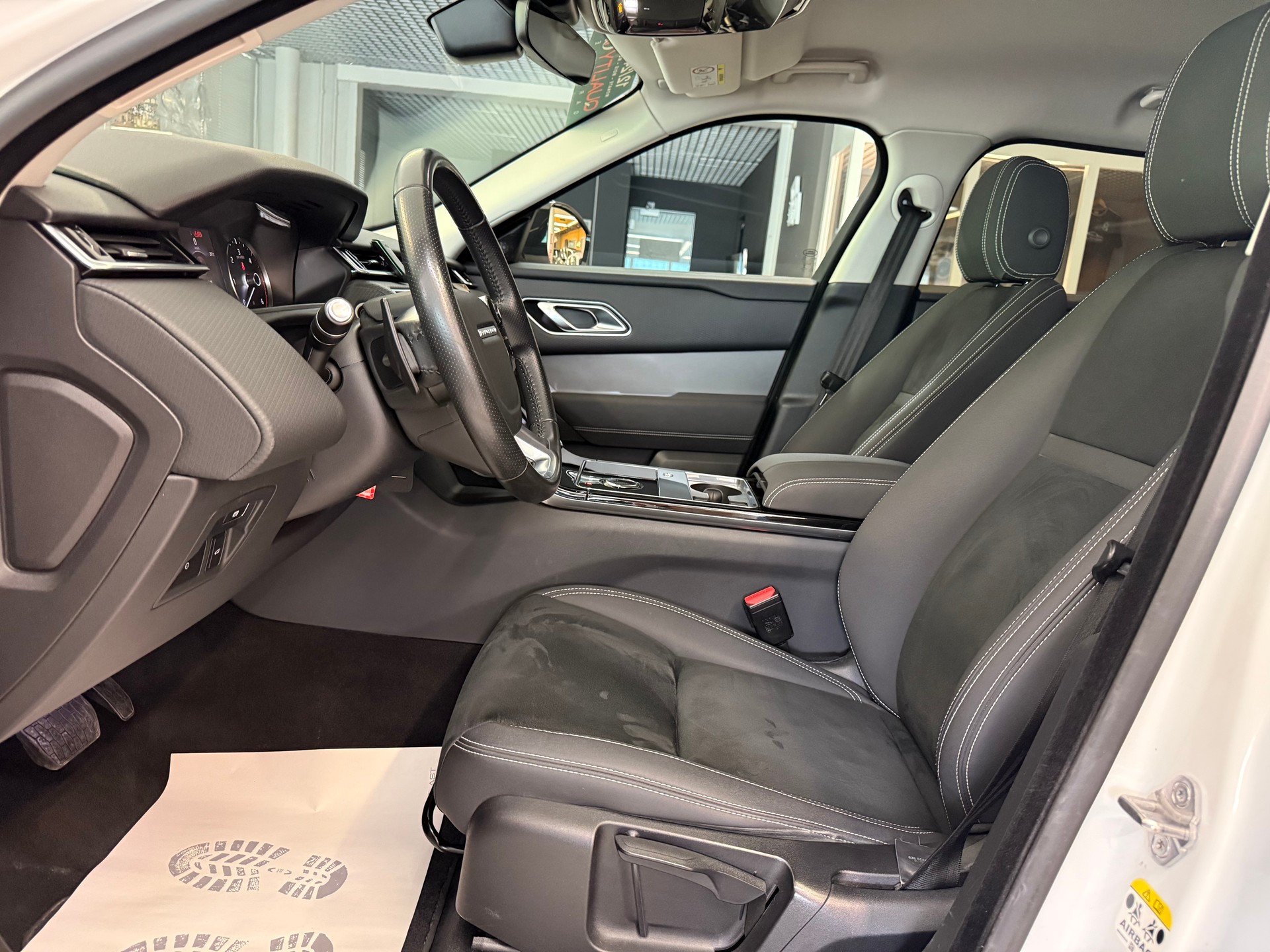 LAND ROVER RANGE ROVER VELAR-image-12