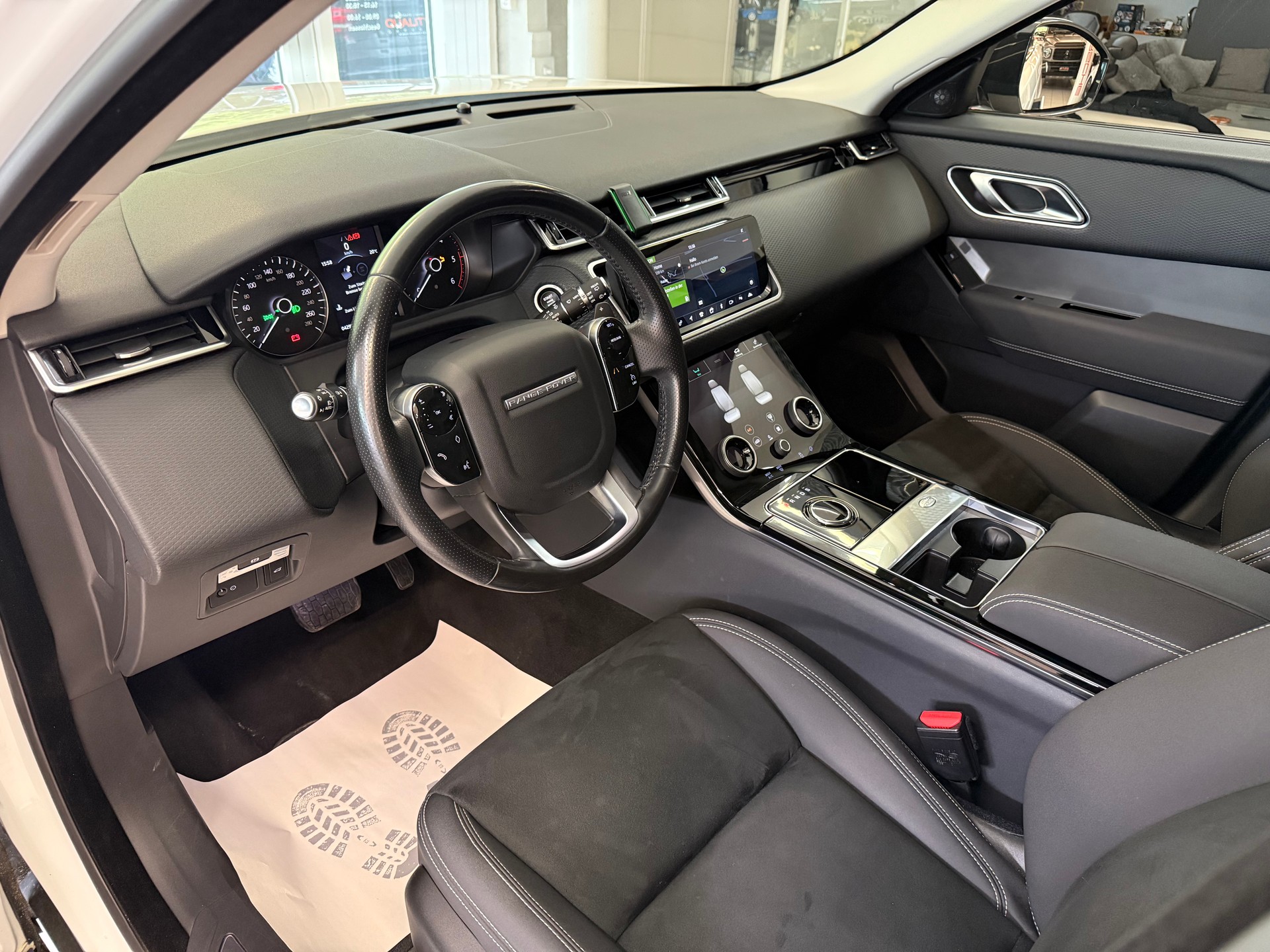 LAND ROVER RANGE ROVER VELAR-image-11