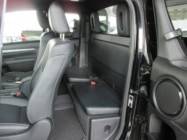 TOYOTA Hilux 2.8D-4D Invincible X- Cab 4x4 A-image-7