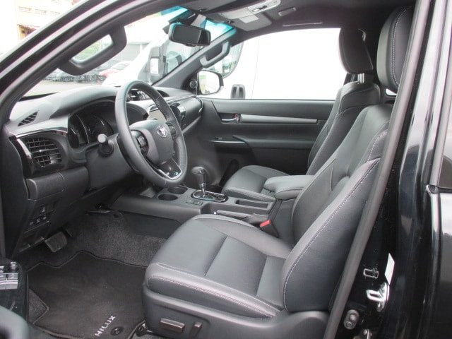 TOYOTA Hilux 2.8D-4D Invincible X- Cab 4x4 A-image-3
