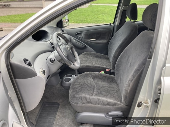 TOYOTA Yaris 1.3 Linea Sol-image-4