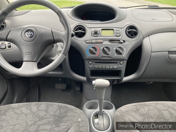 TOYOTA Yaris 1.3 Linea Sol-image-5