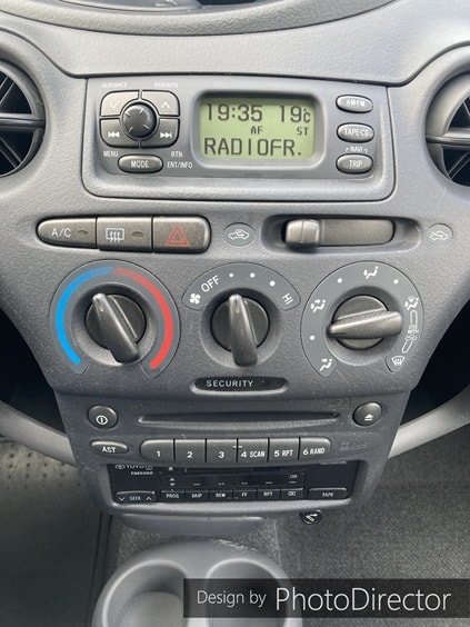 TOYOTA Yaris 1.3 Linea Sol-image-6