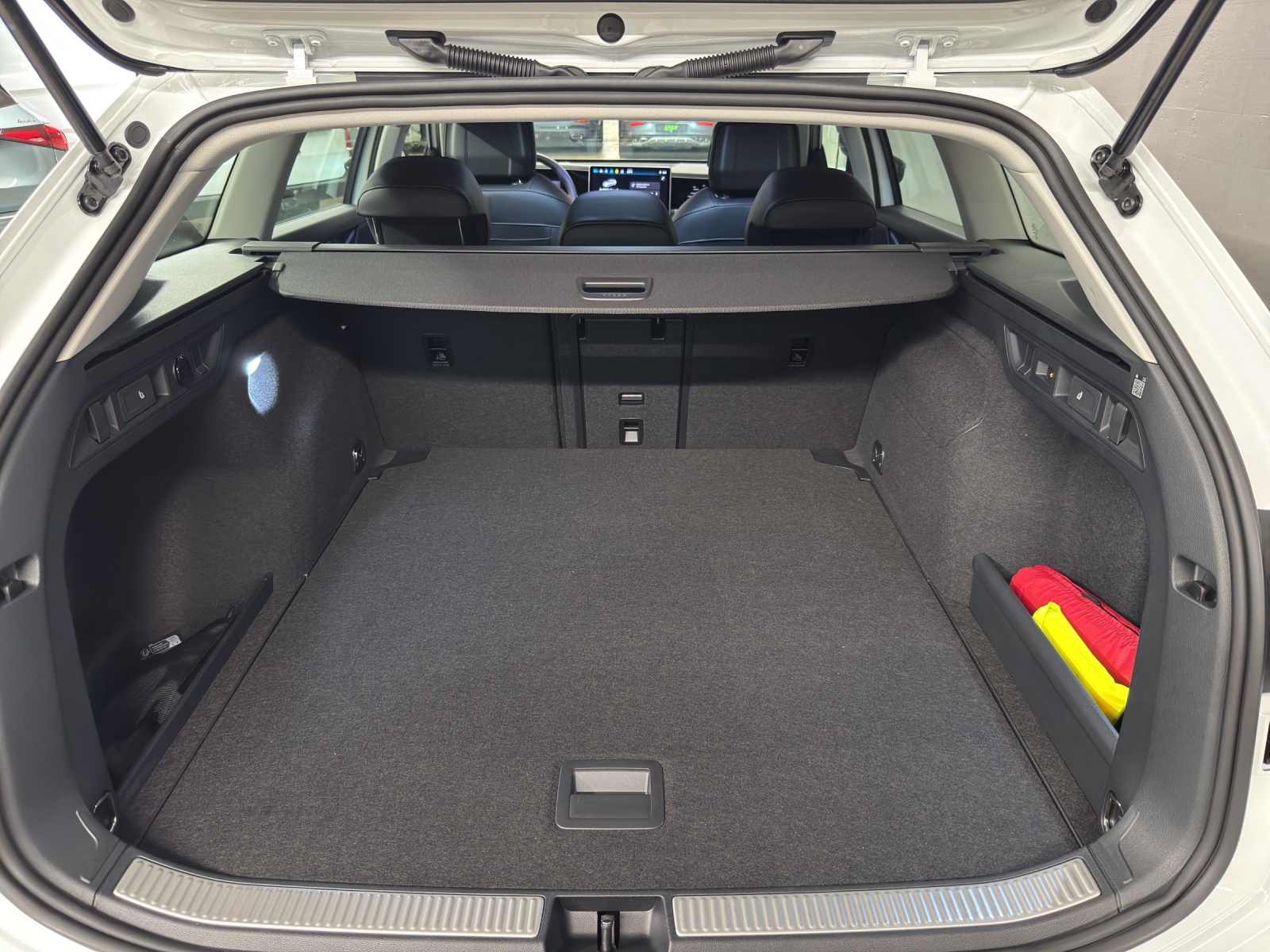 VW Passat Variant 2.0 TDI Business DSG-image-10