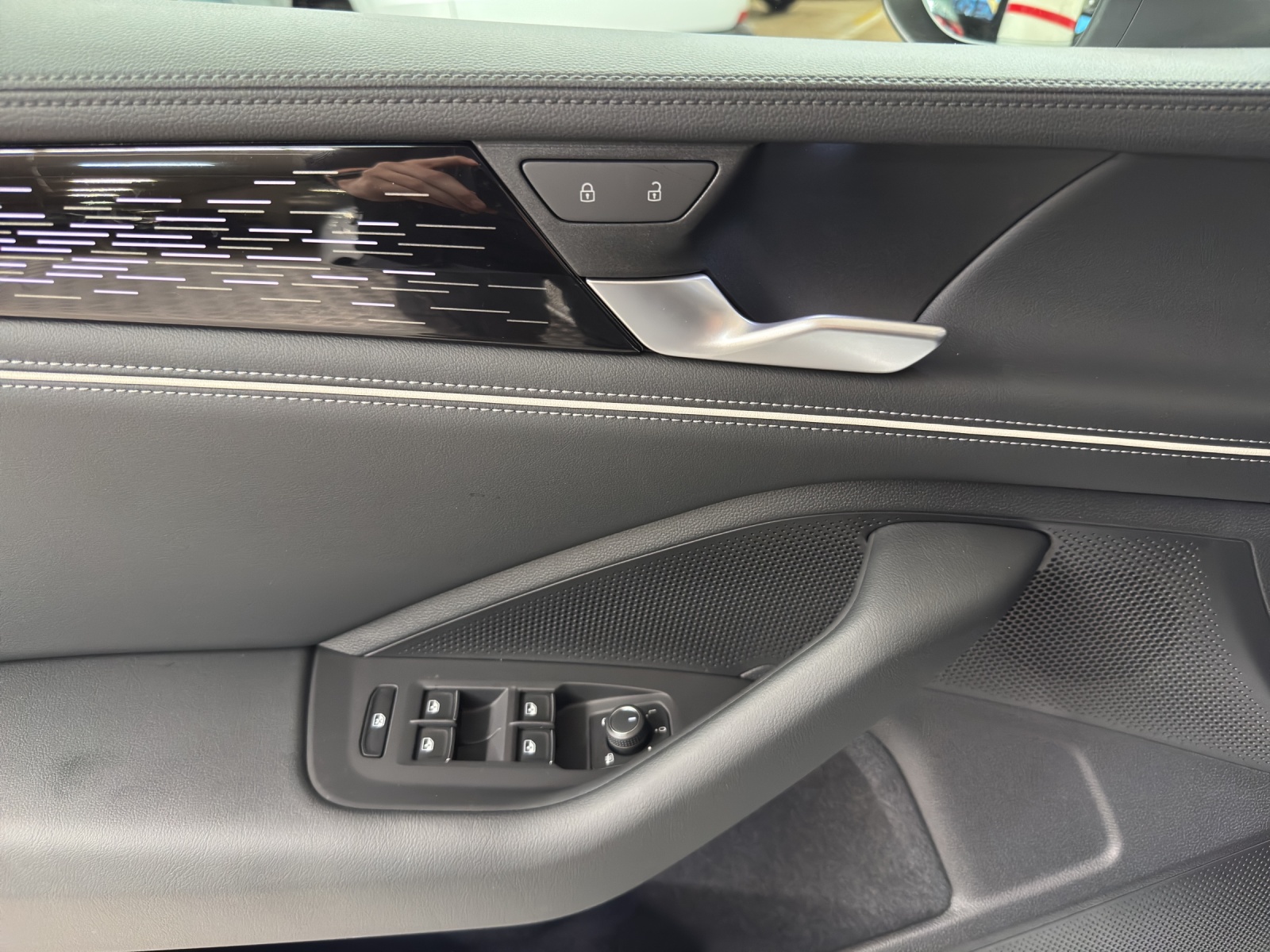 VW Passat Variant 2.0 TDI Business DSG-image-13