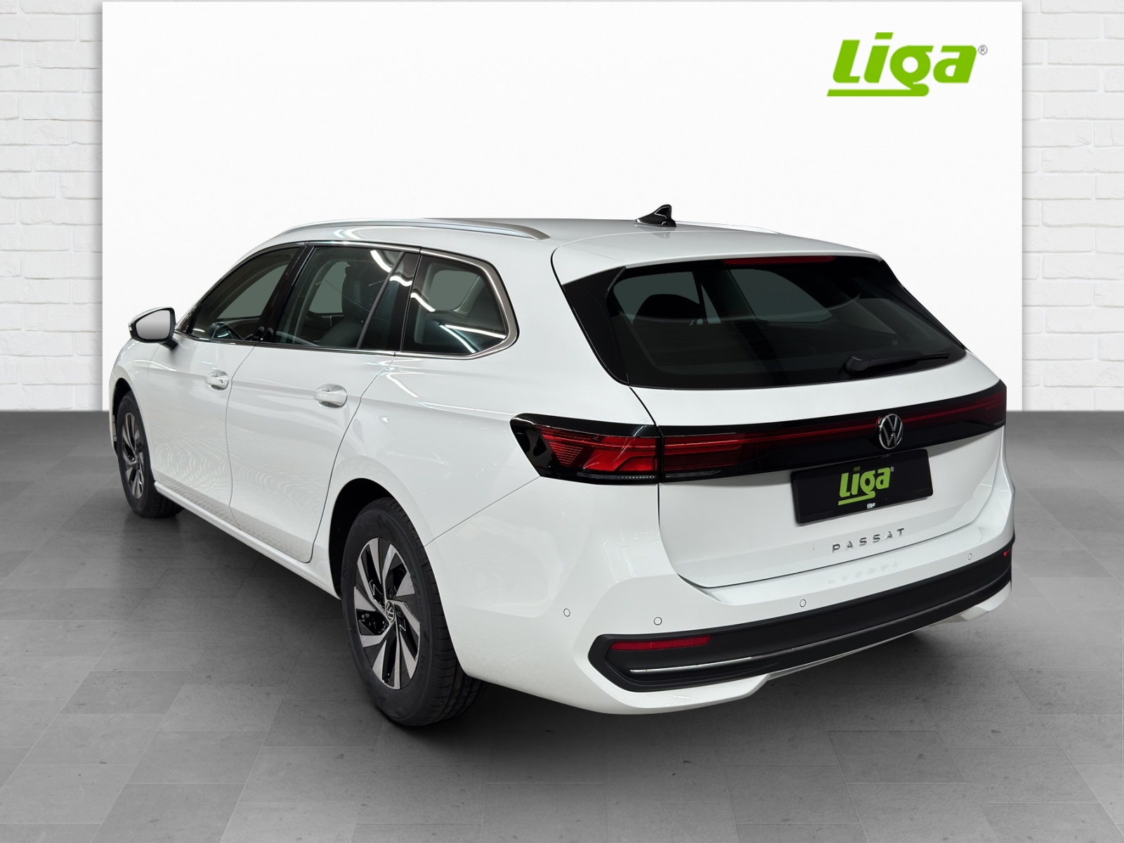VW Passat Variant 2.0 TDI Business DSG-image-3