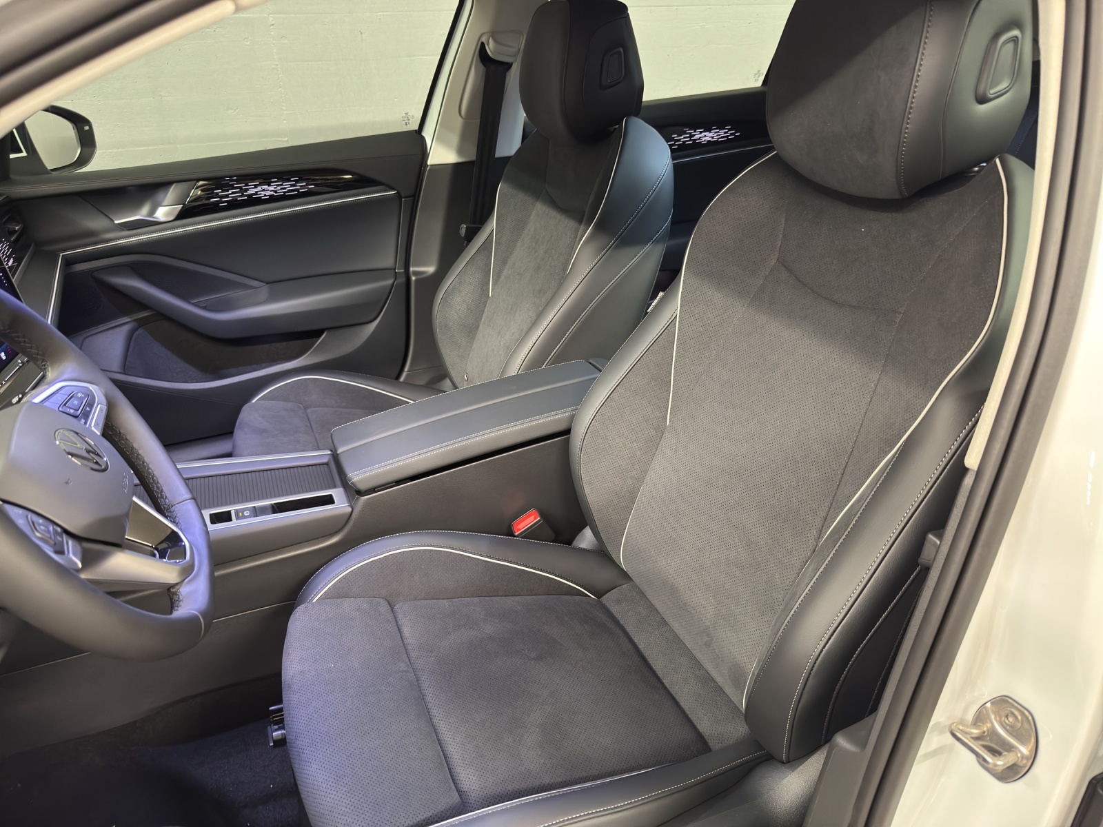 VW Passat Variant 2.0 TDI Business DSG-image-15
