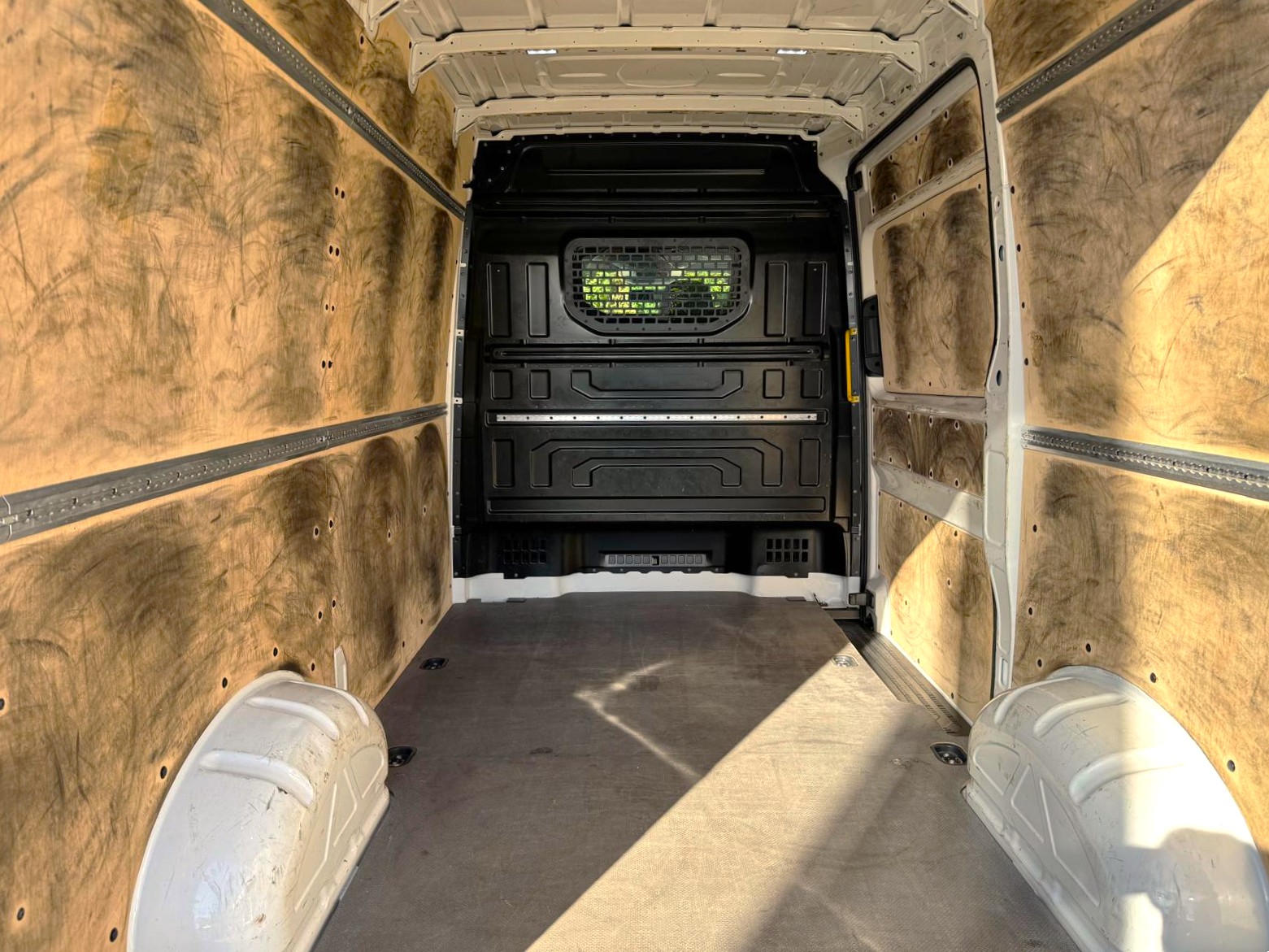 VW Crafter 35 2.0 TDI L3-image-15