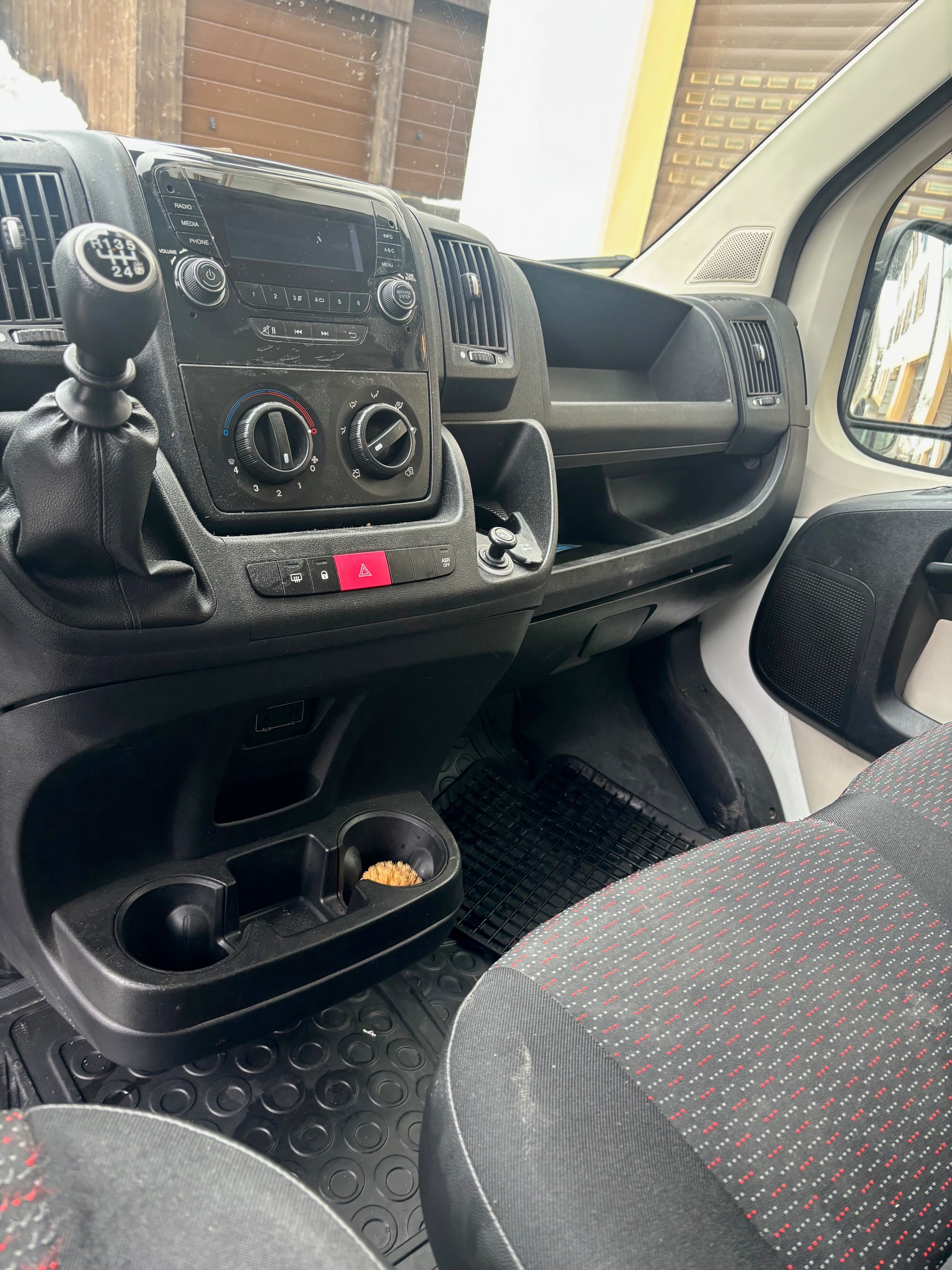 CITROEN Jumper 33 2.0 BlueHDi 110 Attraction L1H1-image-8